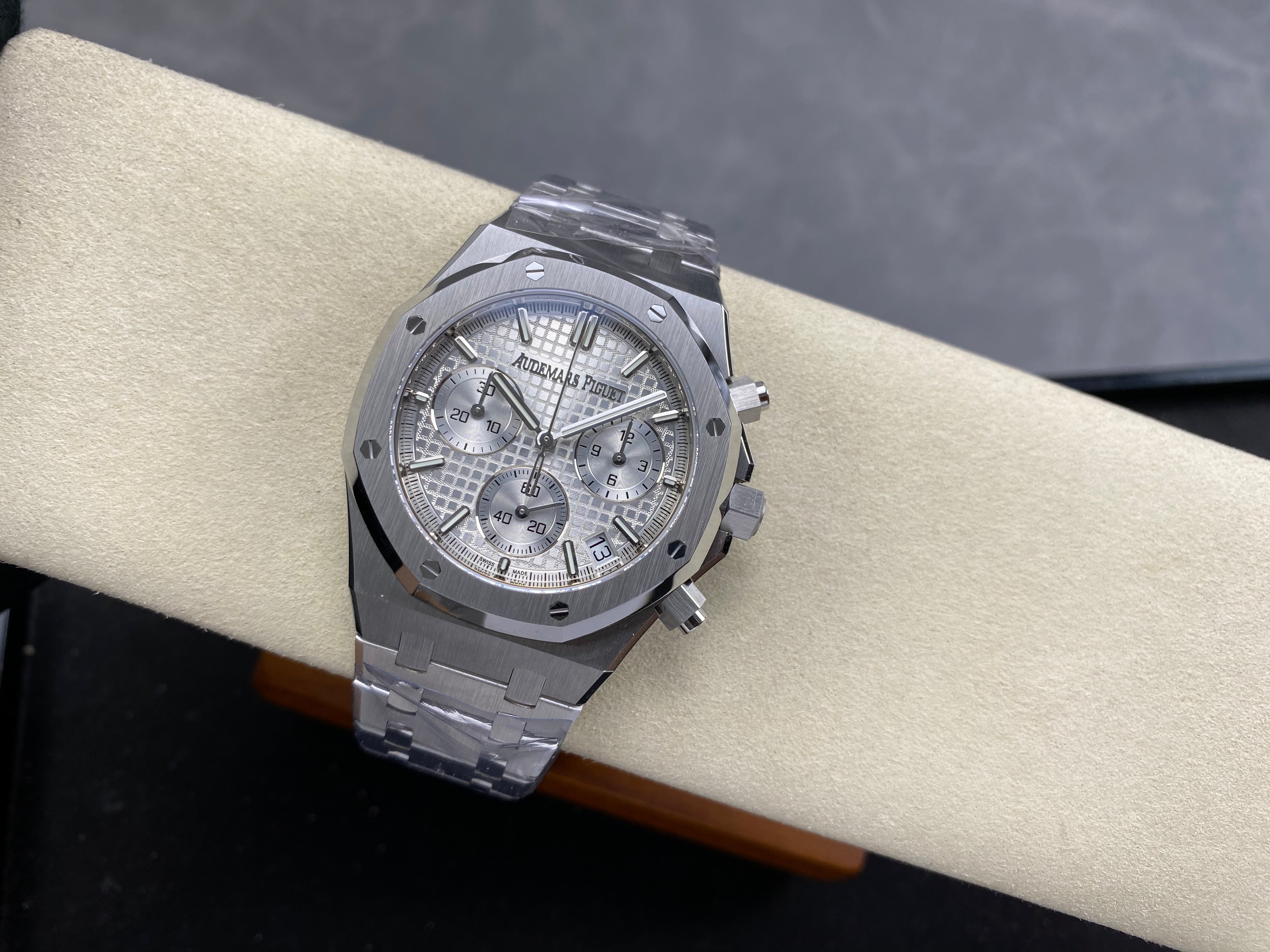 Audemars Piguet Royal Oak Chronograph 41mm Steel Case Silver Dial