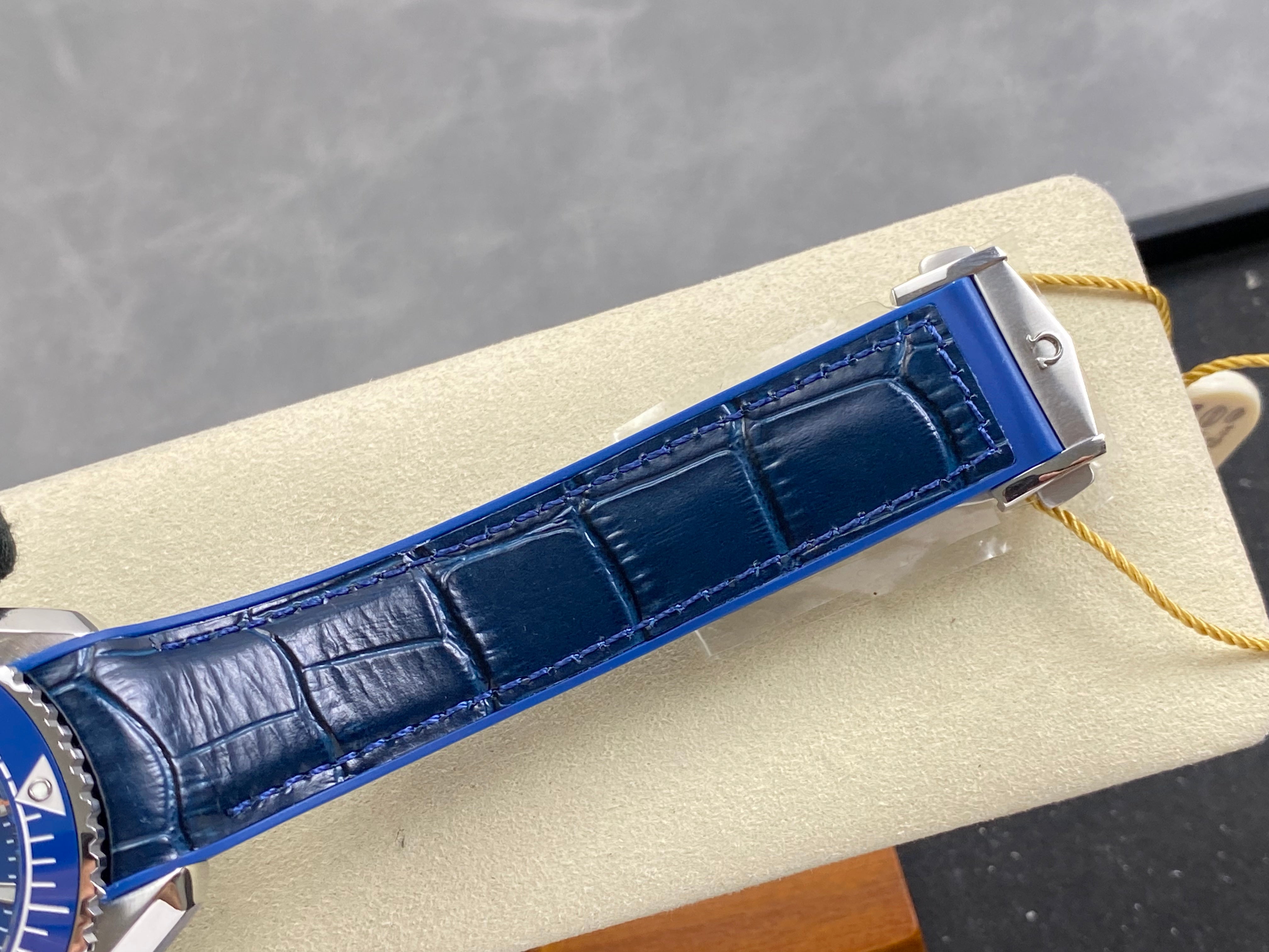 Omega Seamaster 46mm Blue Dial Sliver Case Blue Leather