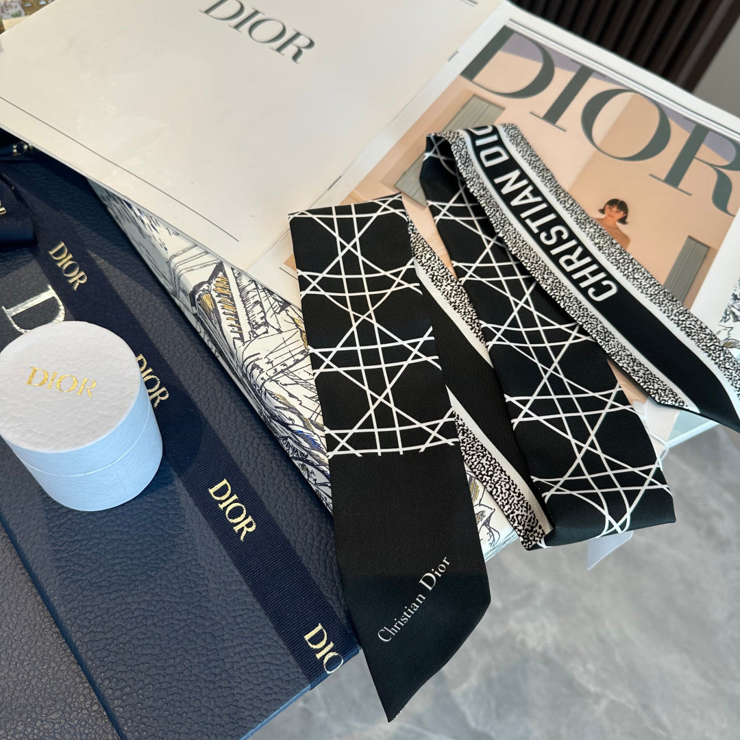 CC  Twilly Mini Scarf 120cm Black Mulberry Silk 945731