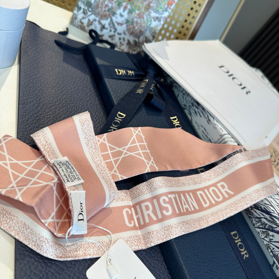 CC  Twilly Mini Scarf 120cm Light Pink Mulberry Silk 945733