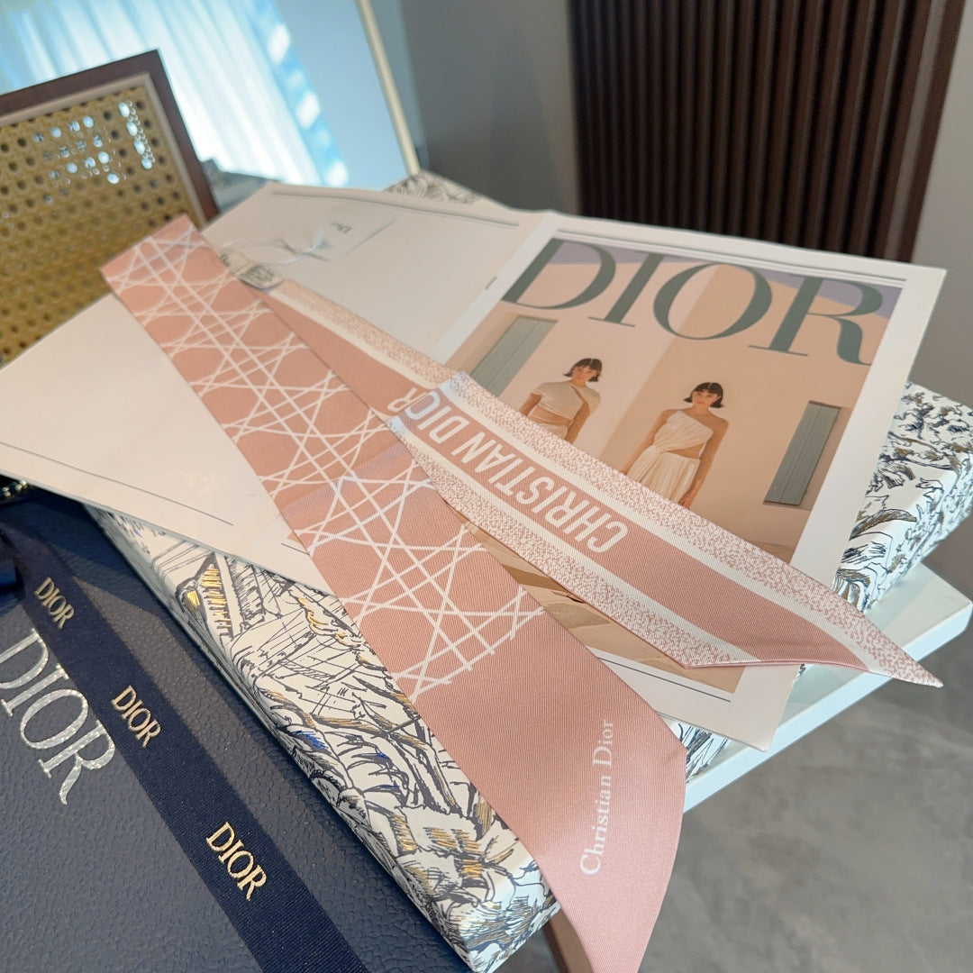 CC  Twilly Mini Scarf 120cm Light Pink Mulberry Silk 945733