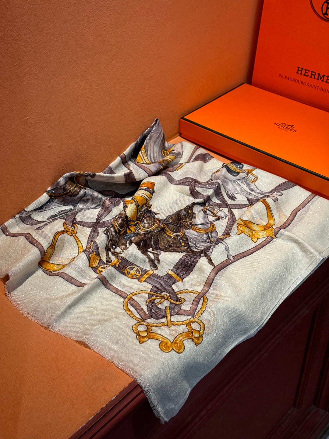 HM 25s Radiant Scarf 200cm White Purple Brown Cashmere Silk 962394