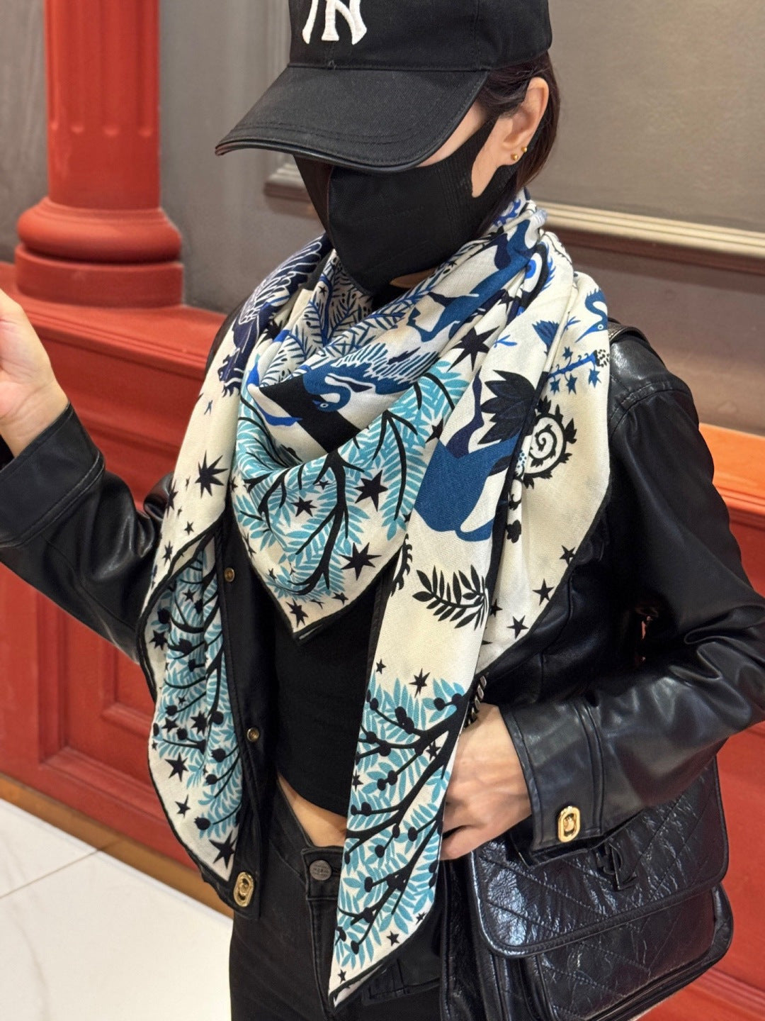 HM 25s Scarf 140cm White Blue Cashmere Silk 962468