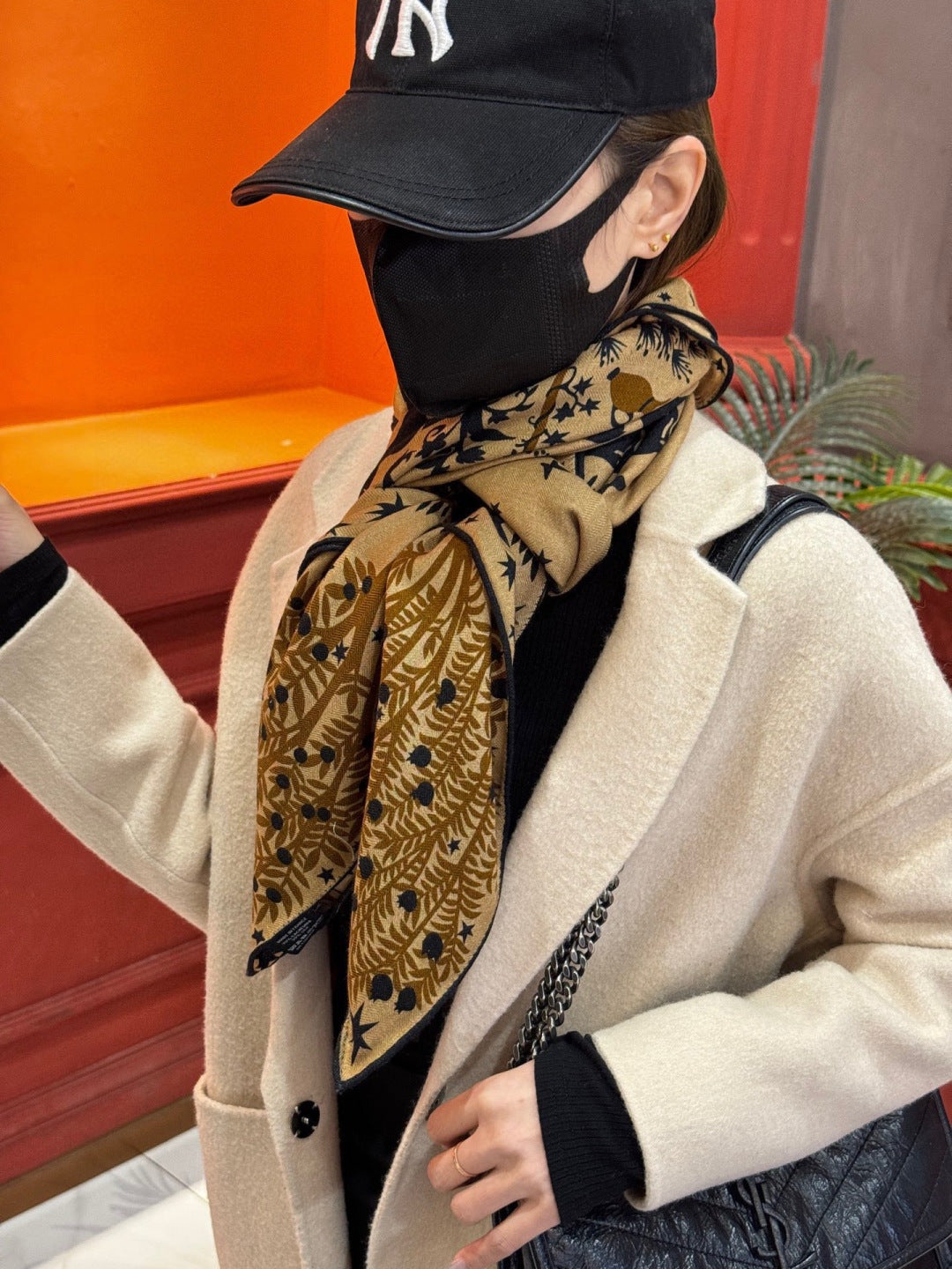 HM 25s Scarf 140cm Black Beige Cashmere Silk 962469