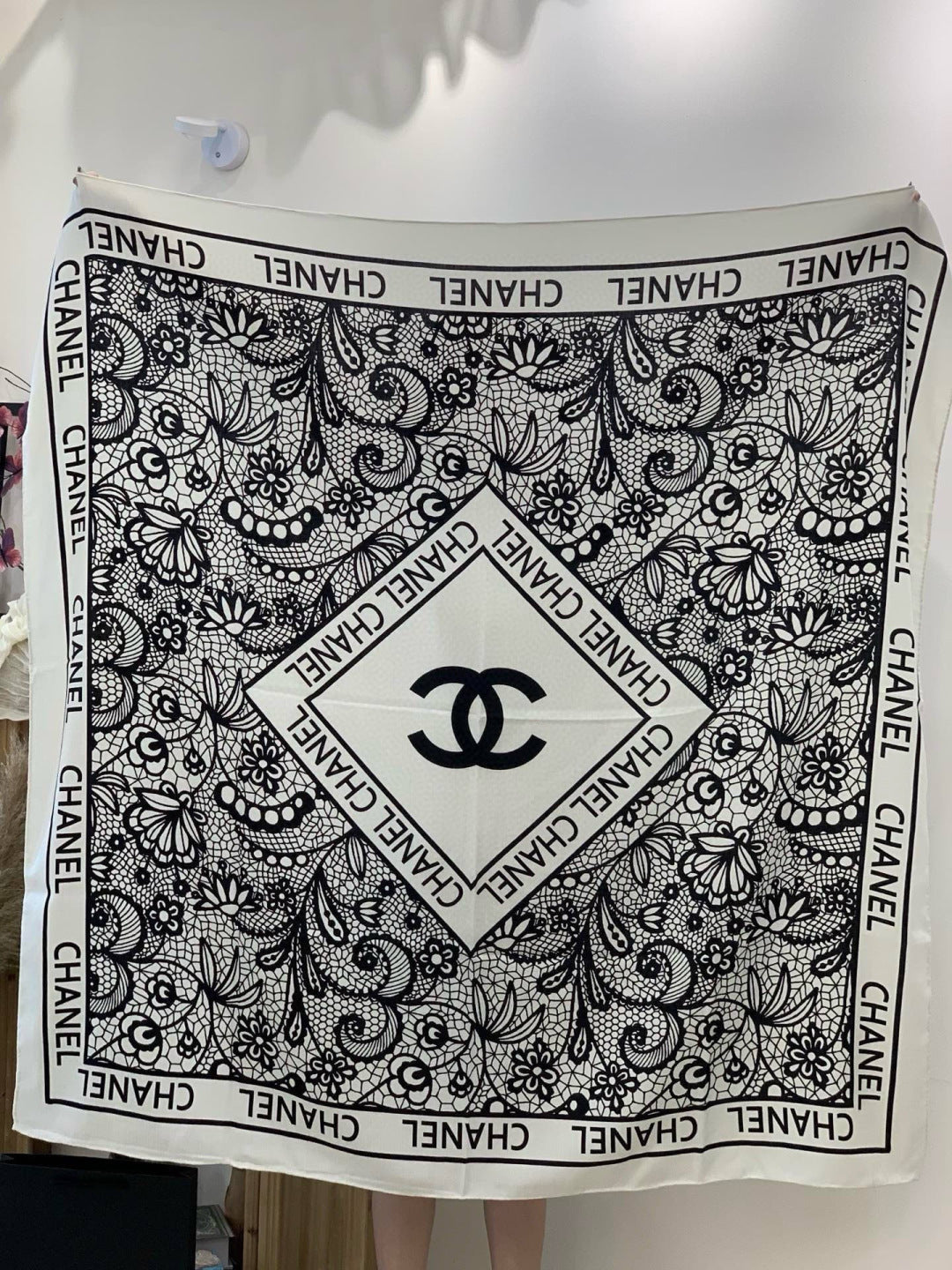 CC 25 Scarf 135cm White  Black Cashmere Mulberry Silk 965404