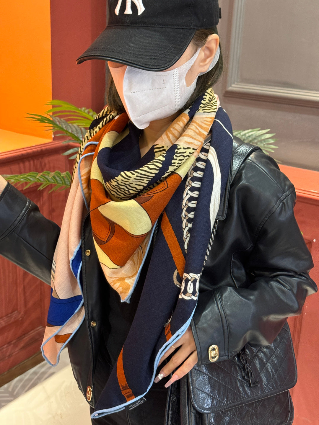 HM 25s Horse Reversible Scarf 140cm Blue Brown Cashmere Silk 967377