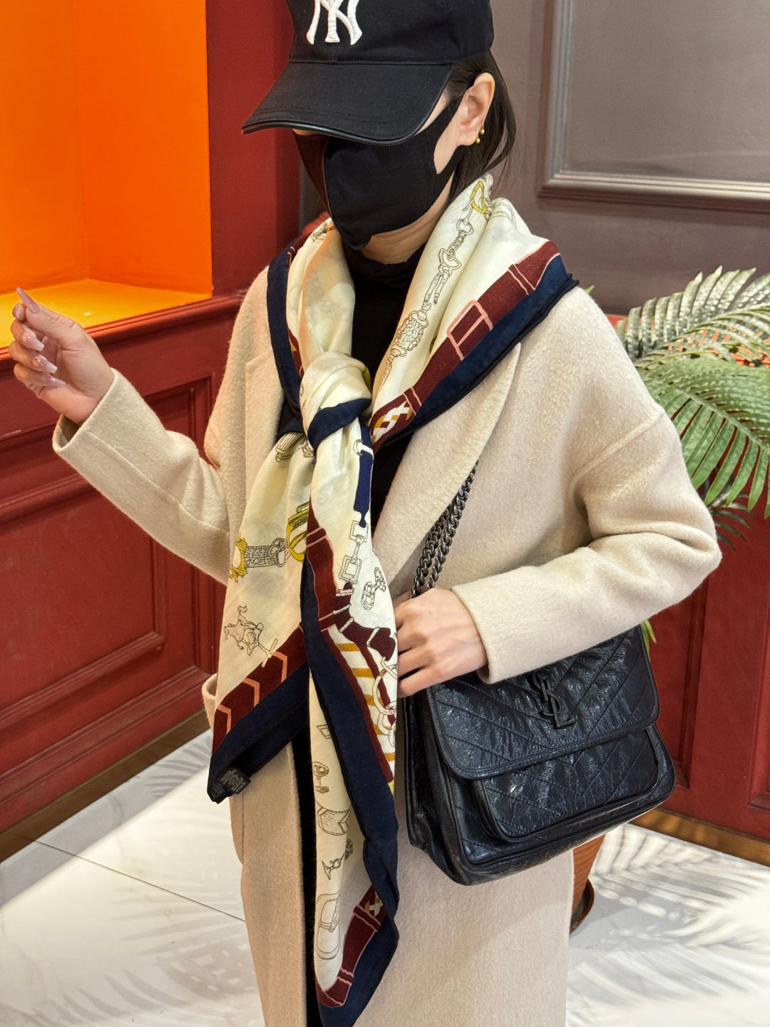 HM 25s Horse Reversible Scarf 140cm Beige Black Cashmere Silk 967393