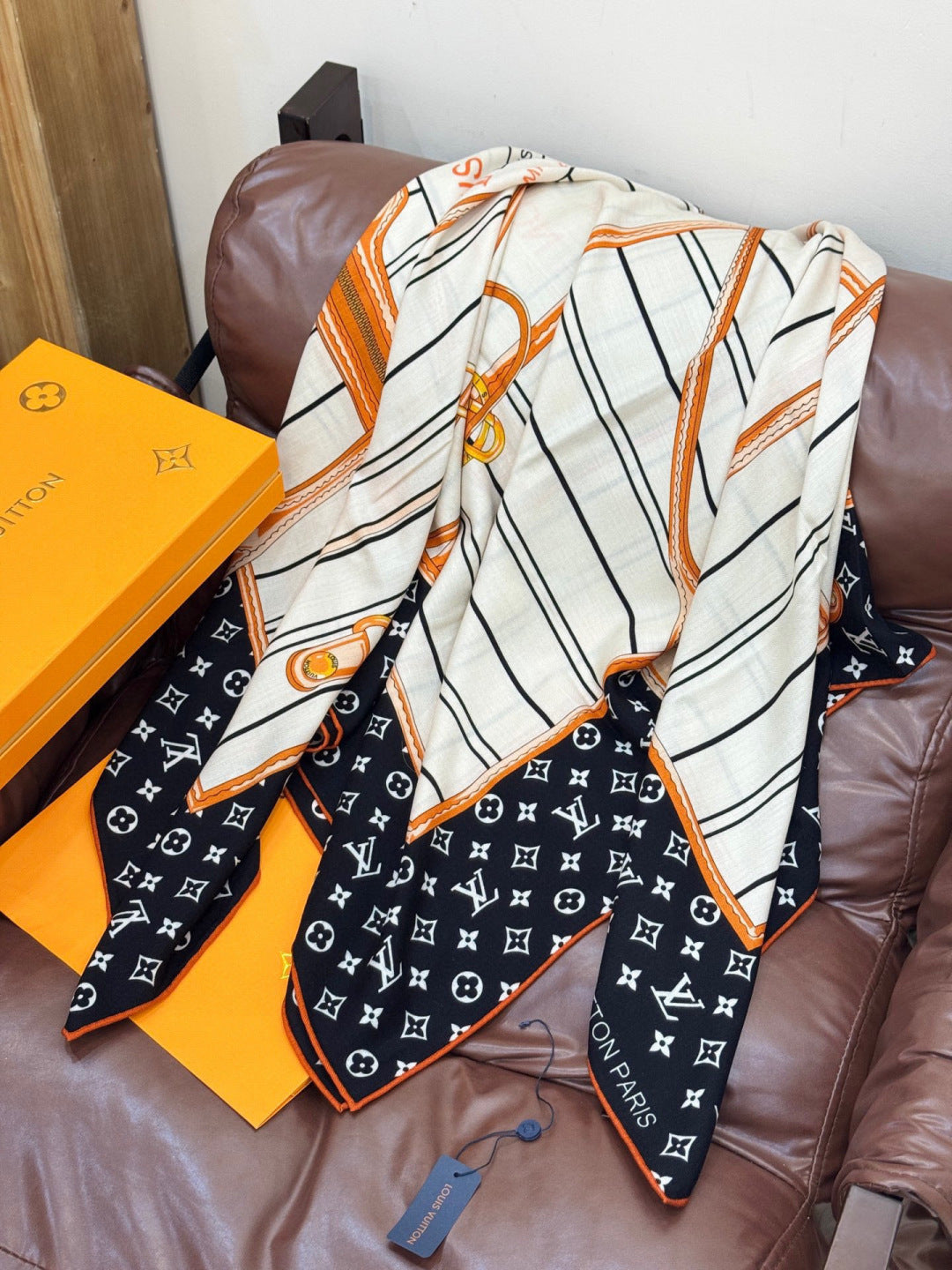 LV Double-Sided Shawl Scarf 135cm Black White Cashmere 968753