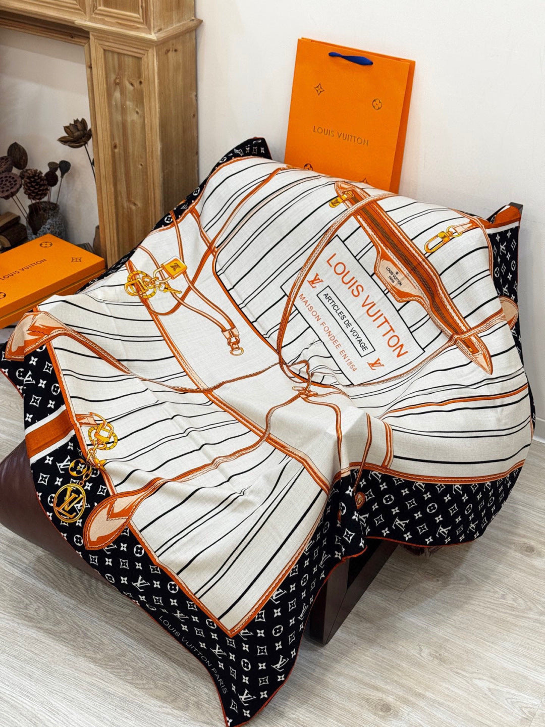 LV Double-Sided Shawl Scarf 135cm Black White Cashmere 968753