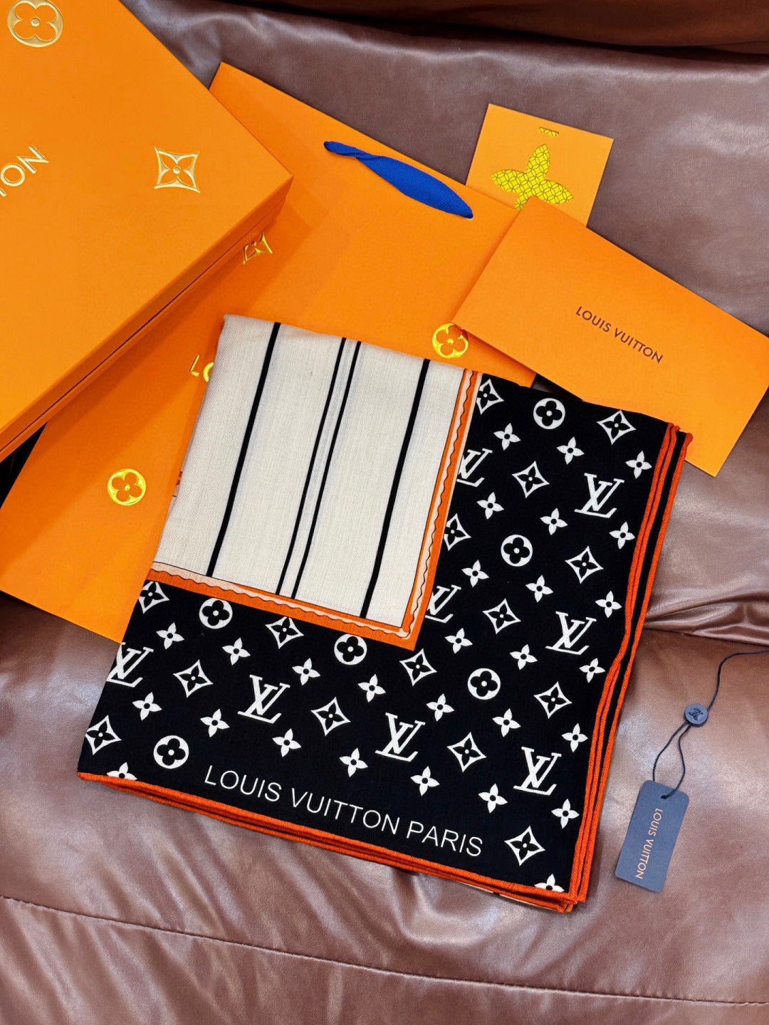 LV Double-Sided Shawl Scarf 135cm Black White Cashmere 968753