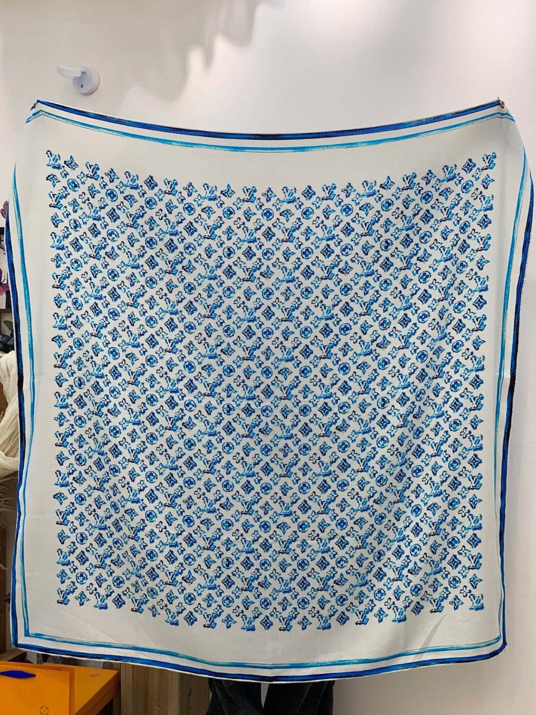 LV Double-Sided Shawl Scarf 135cm Ivory Blue Cashmere 968793