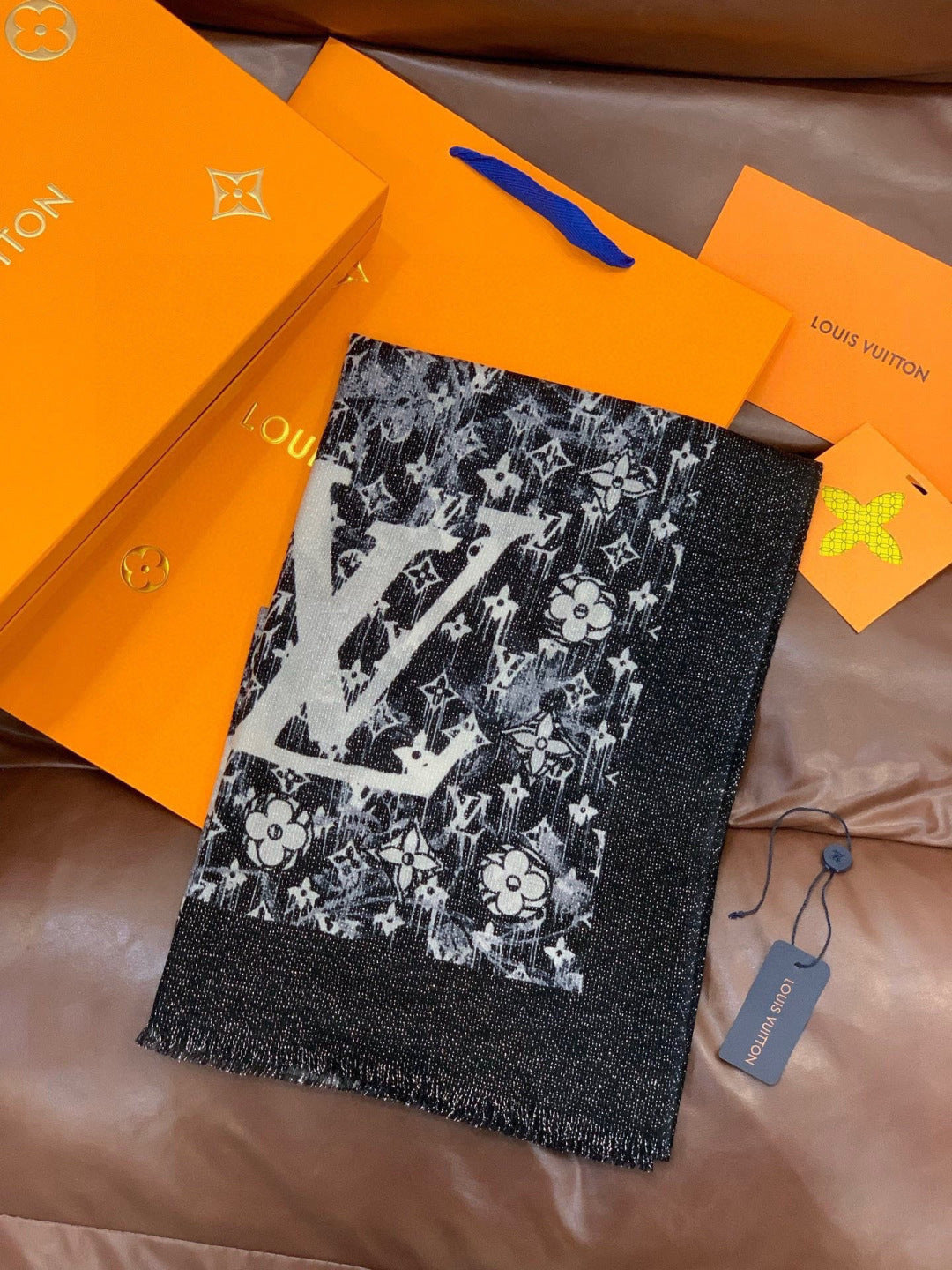 LV Shiny Silver Scarf 200cm Black White Cashmere 969182