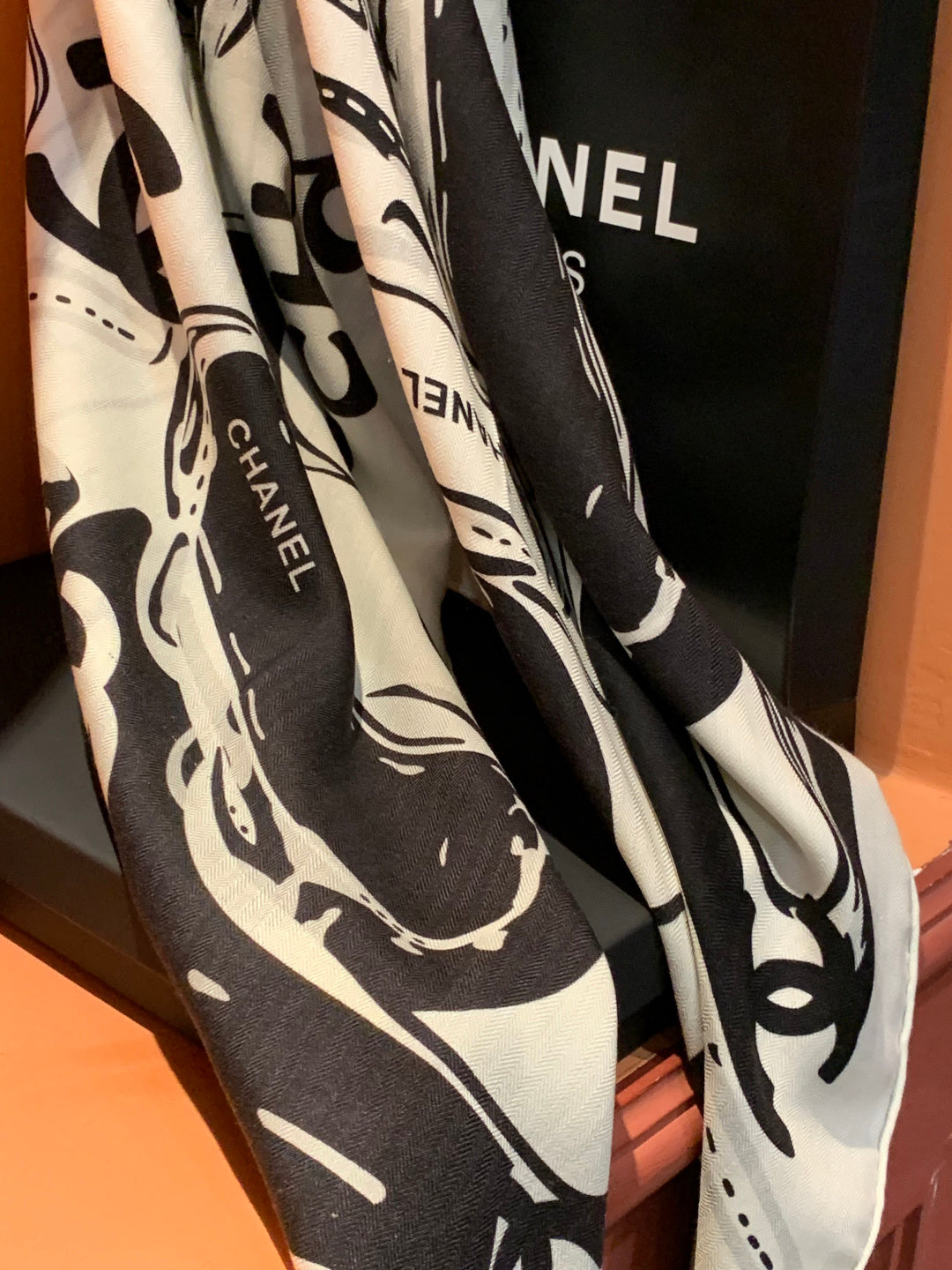 CC 25 Reversible Scarf 135cm Black White Cashmere 970901