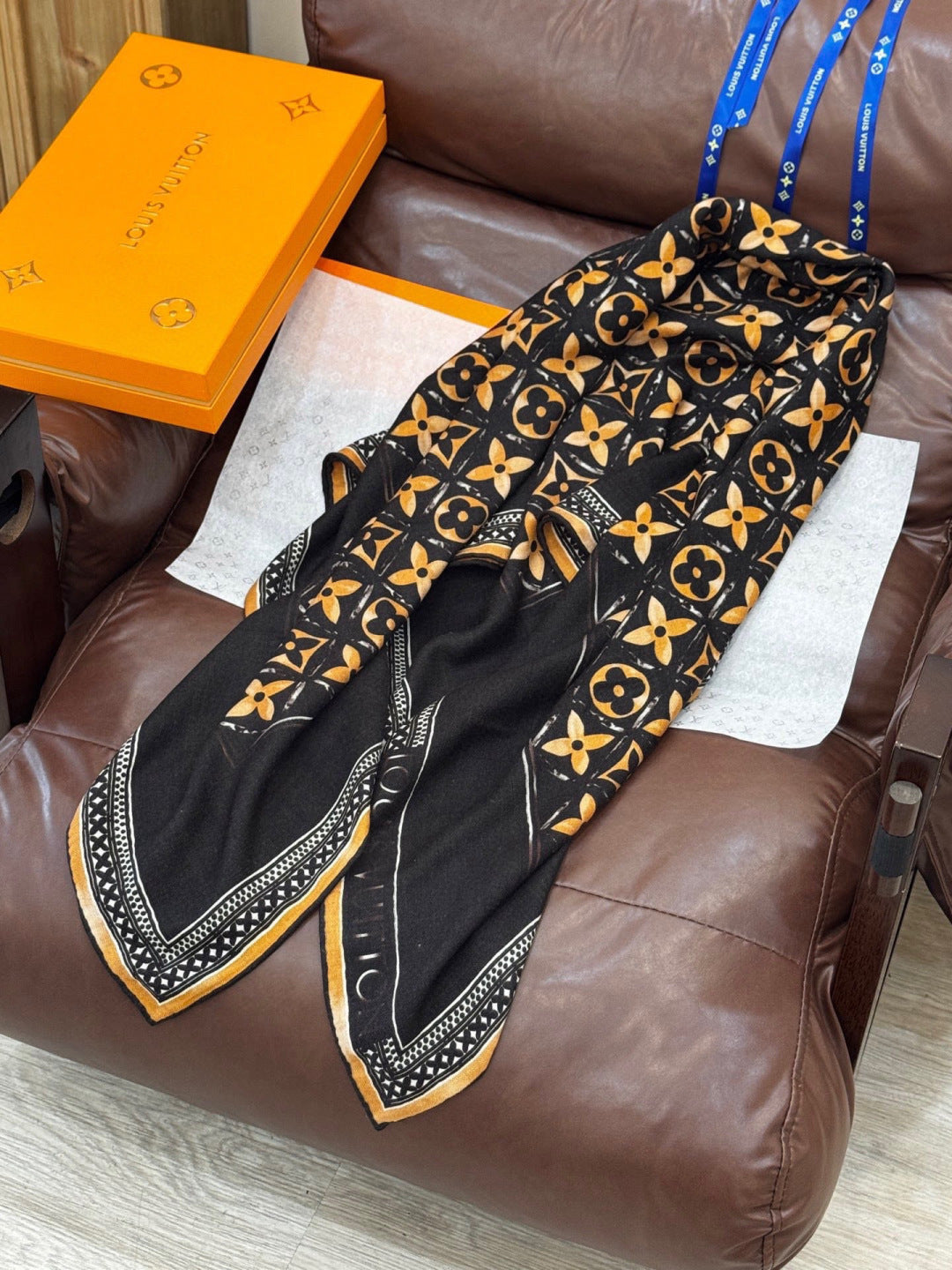 LV Velvet Square Scarf 135cm Black Beige Cashmere 970942