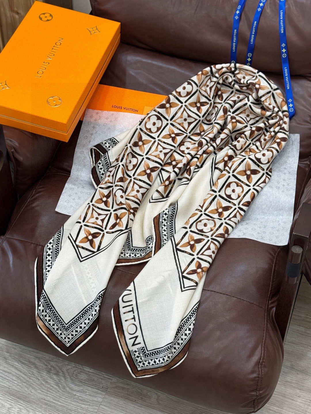 LV Velvet Square Scarf 135cm White Black Beige Cashmere 970943