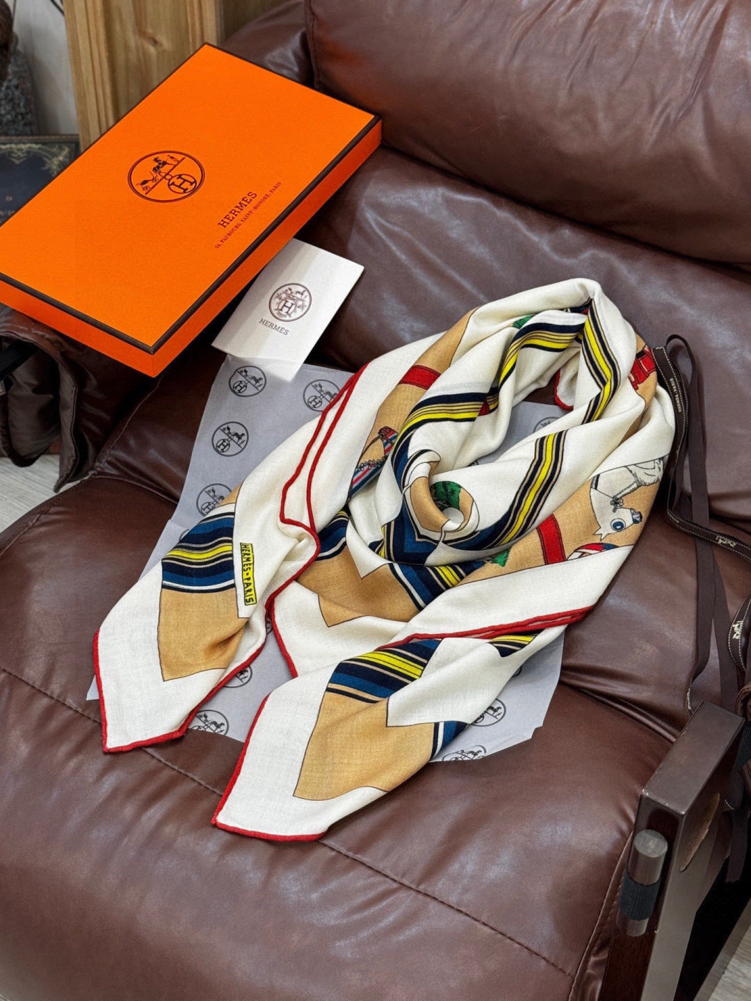 HM 25s Golden Spurs Scarf 140cm White Beige Cashmere 976282