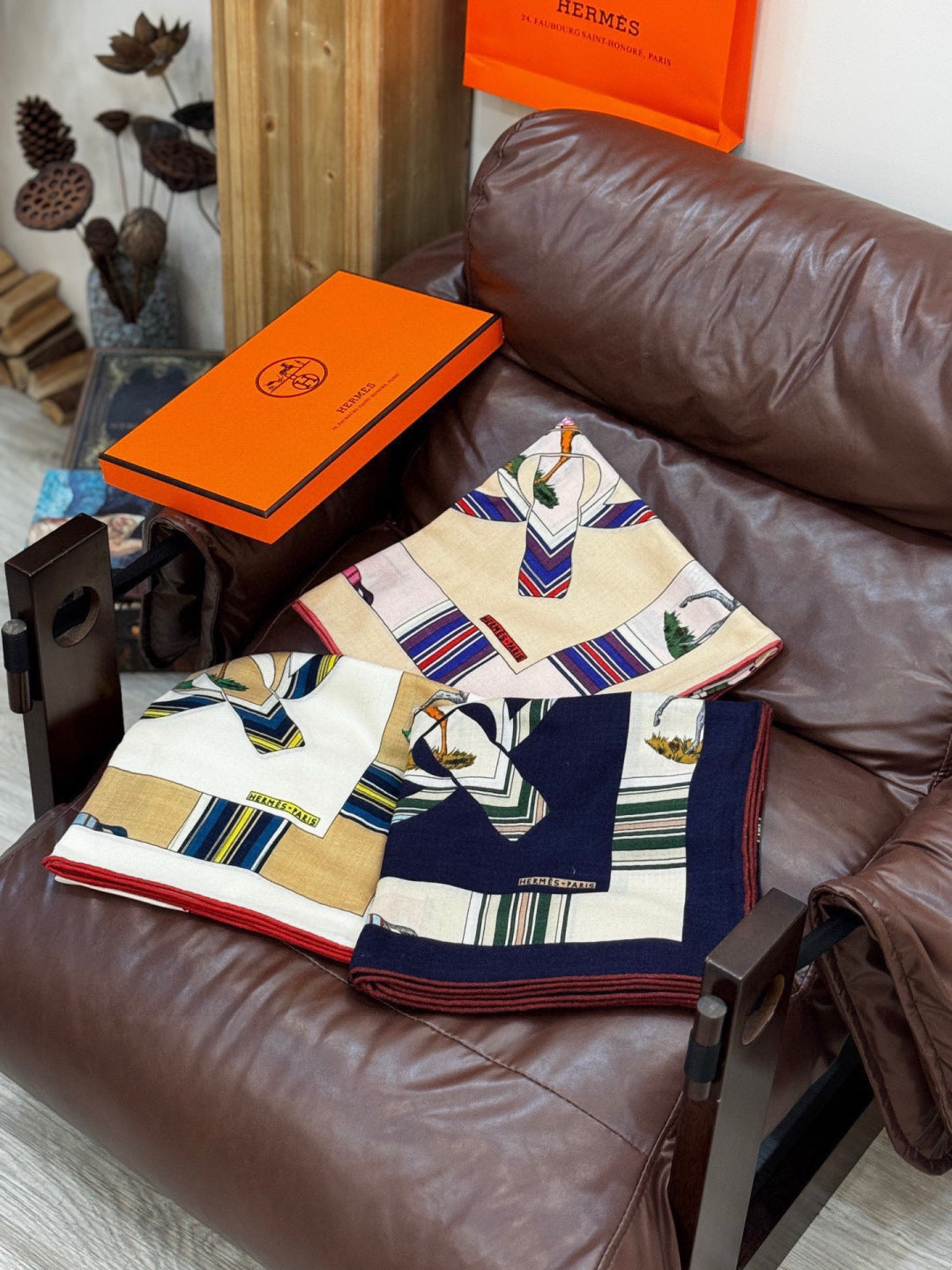 HM 25s Golden Spurs Scarf 140cm Beige Blue Cashmere 976284