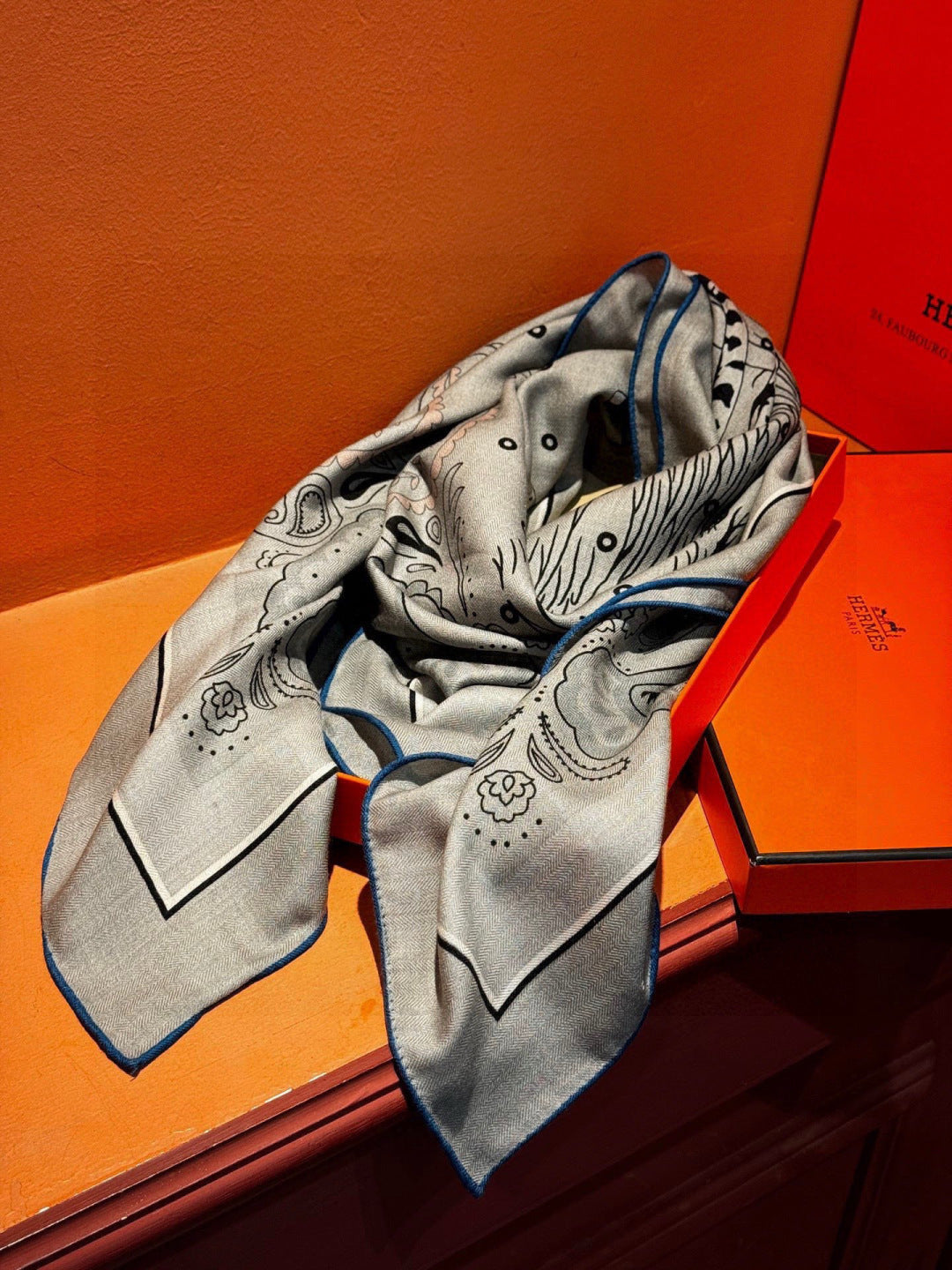 HM 25s Jungle Love Scarf 140cm Gray Cashmere 976285