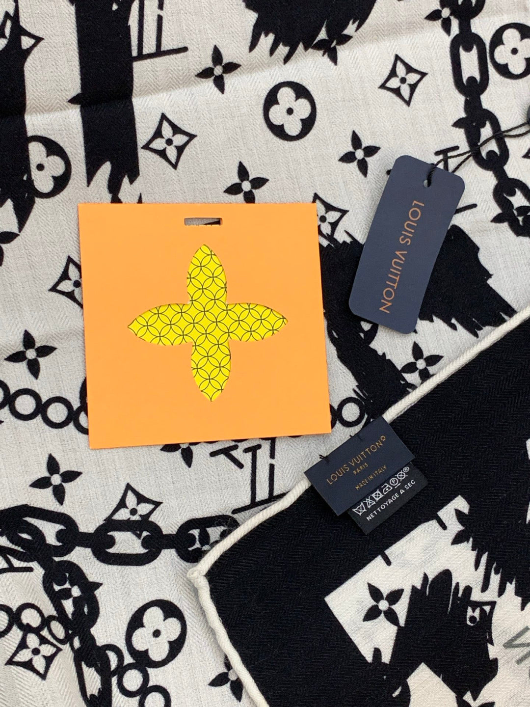 LV Double-Sided Shawl Scarf 140cm White Black Silk Cashmere 976738