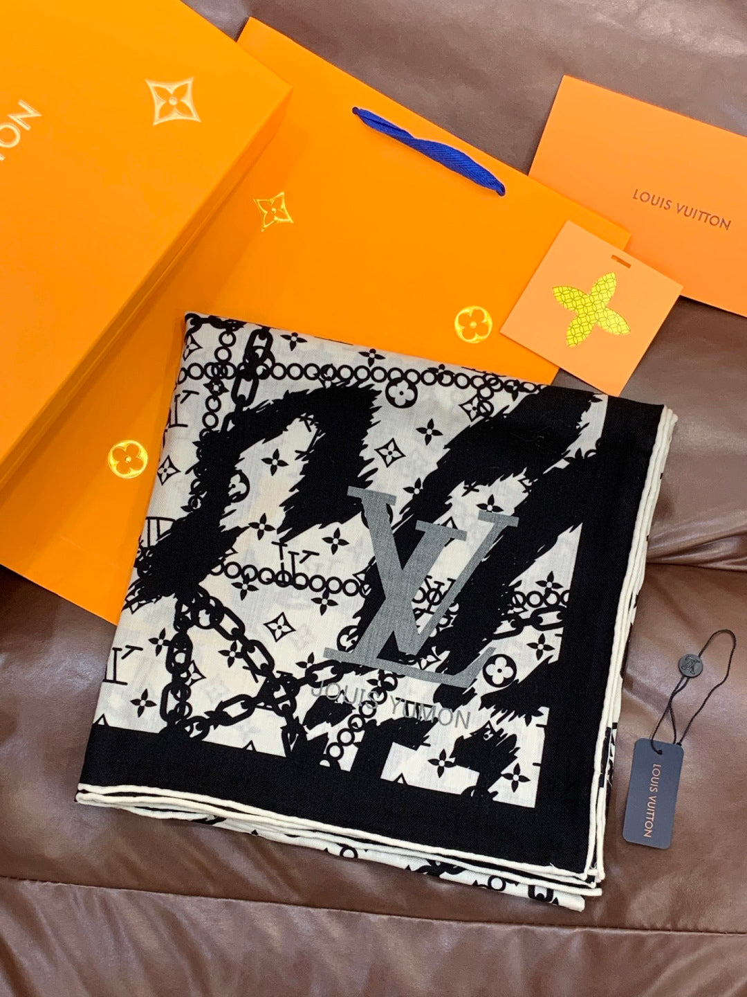 LV Double-Sided Shawl Scarf 140cm White Black Silk Cashmere 976738