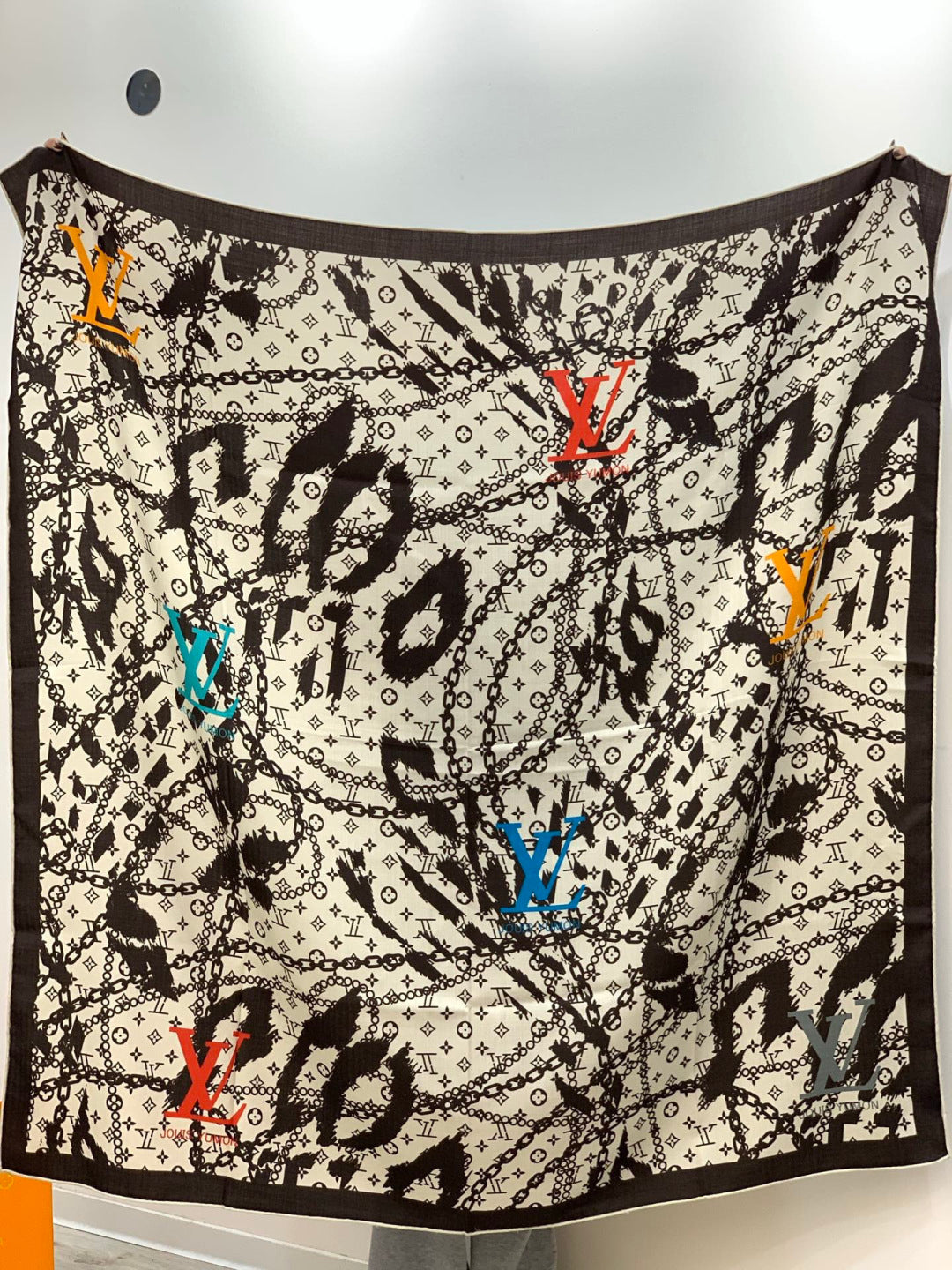 LV Double-Sided Shawl Scarf 140cm White Black Silk Cashmere 976740