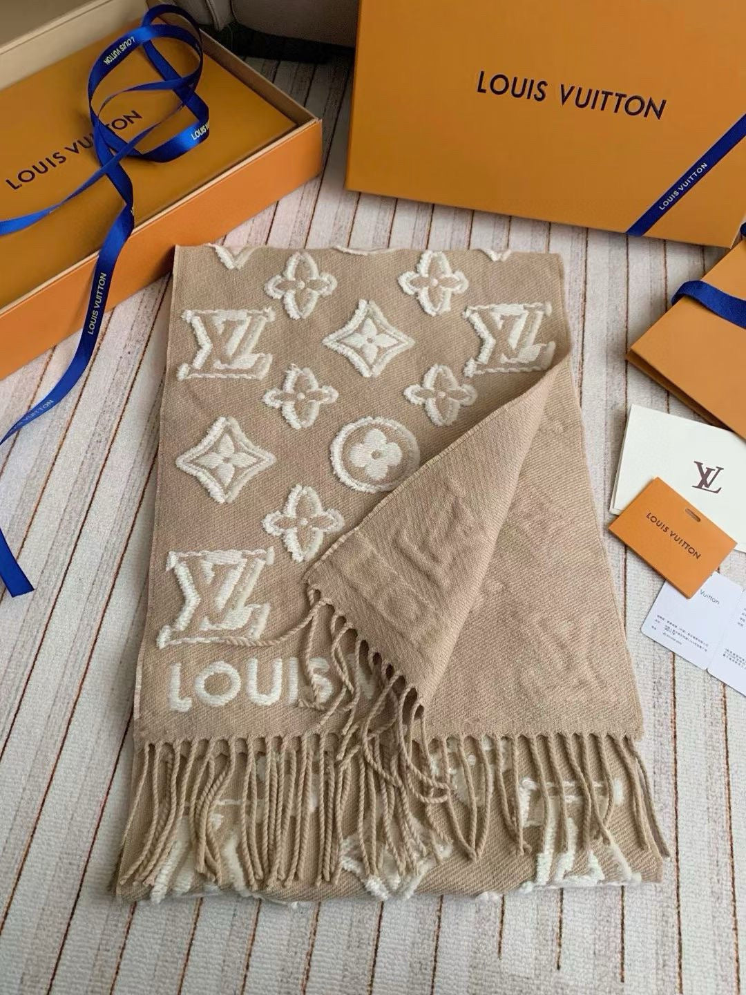 LV 3D Scarf 220cm Beige White Cashmere 973416