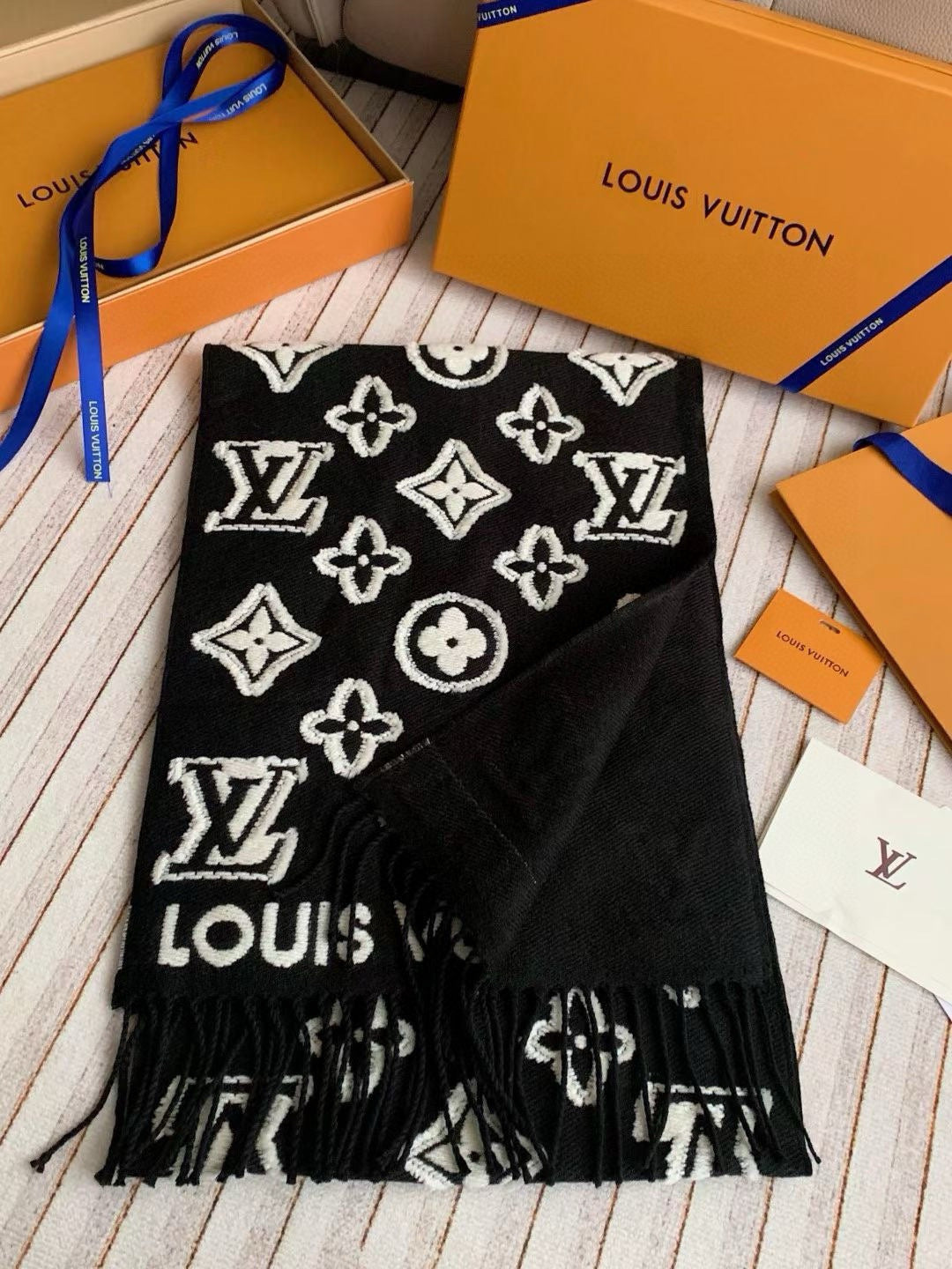 LV 3D Scarf 220cm Black White Cashmere 973417