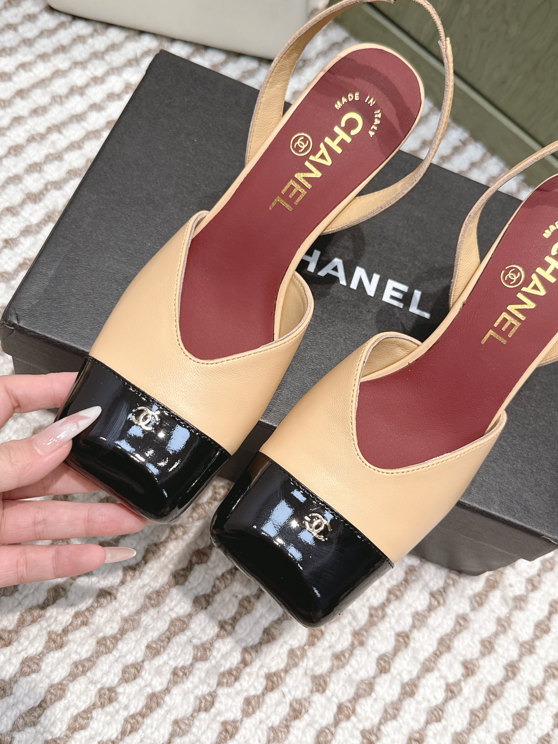 CC 26s Mary Jane Sandals 90 Beige Patent Leather Sheepskin 653545