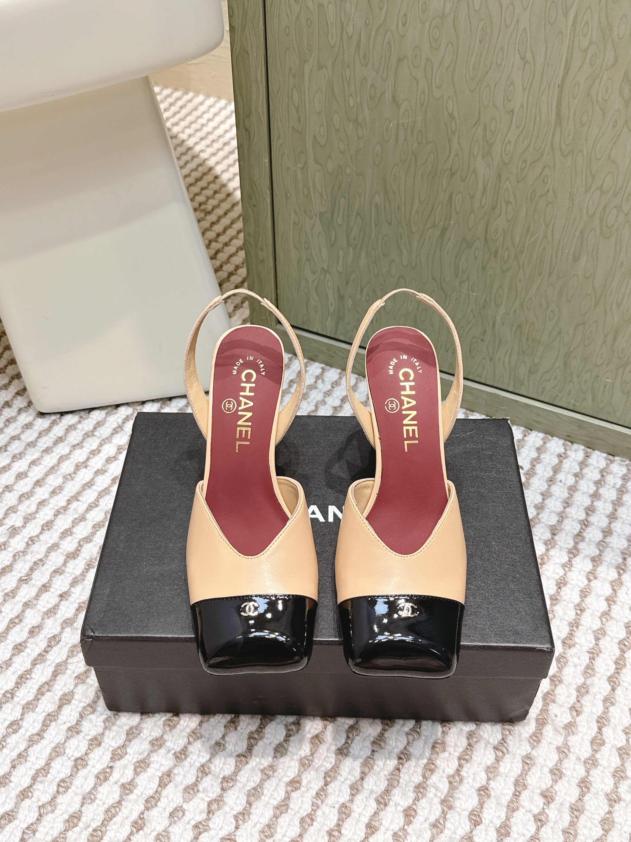 CC 26s Mary Jane Sandals 90 Beige Patent Leather Sheepskin 653545