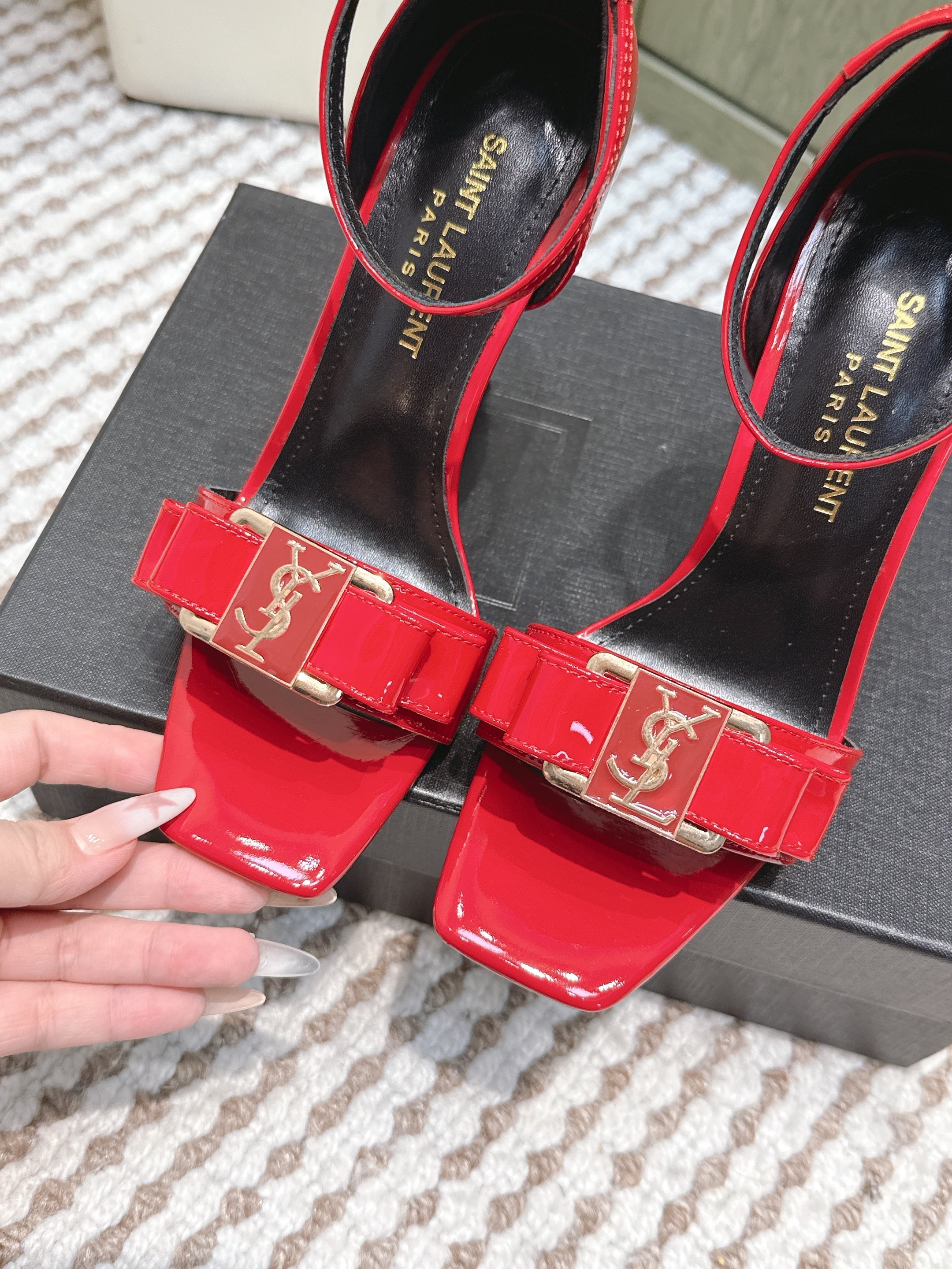 YSL 26ss High-Heeled Sandals 85 Red Black Patent Leather 654677