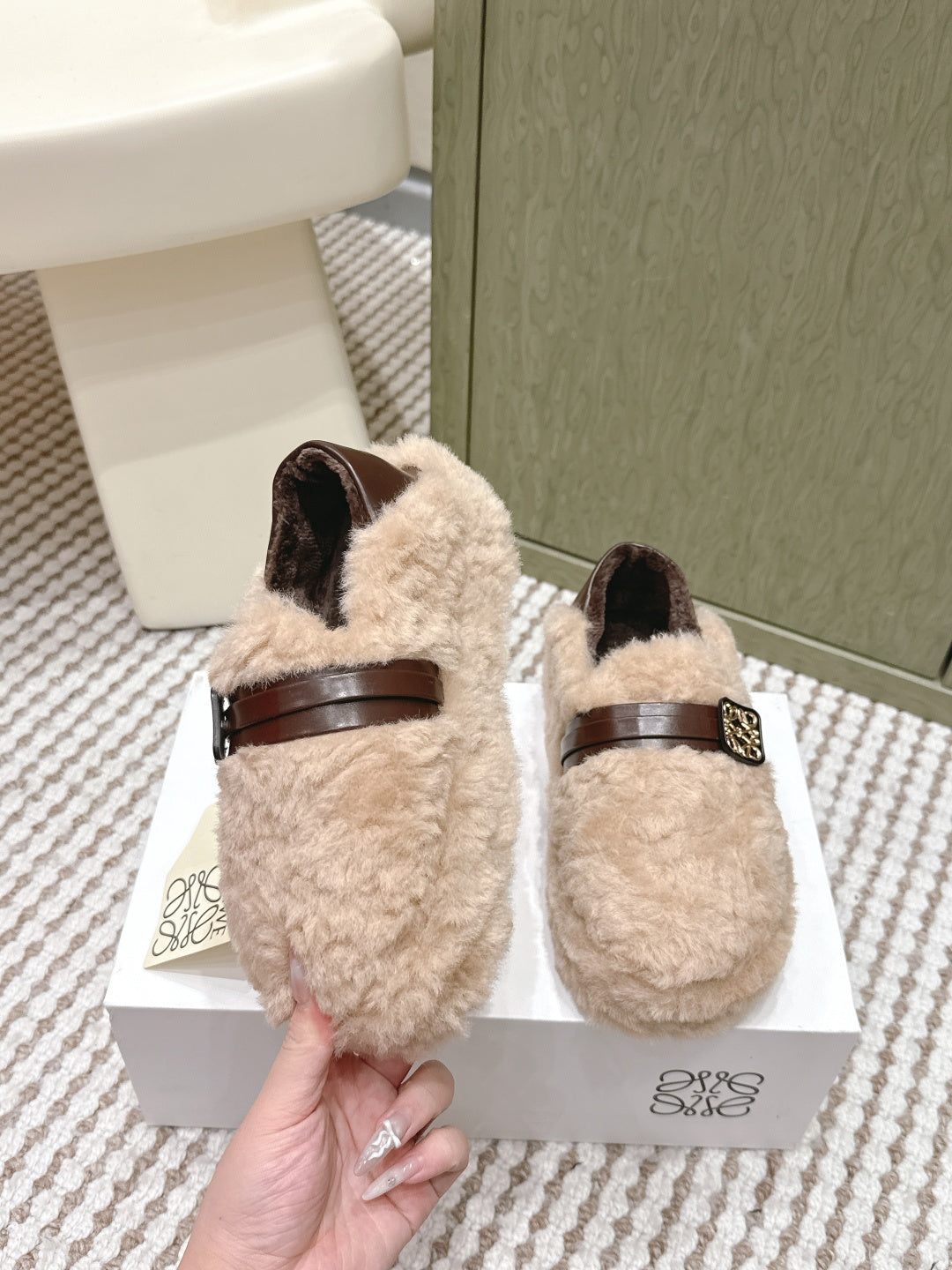 Loewe 2025 Slipper With A Buckle Strap Beige Fur Leather 556053