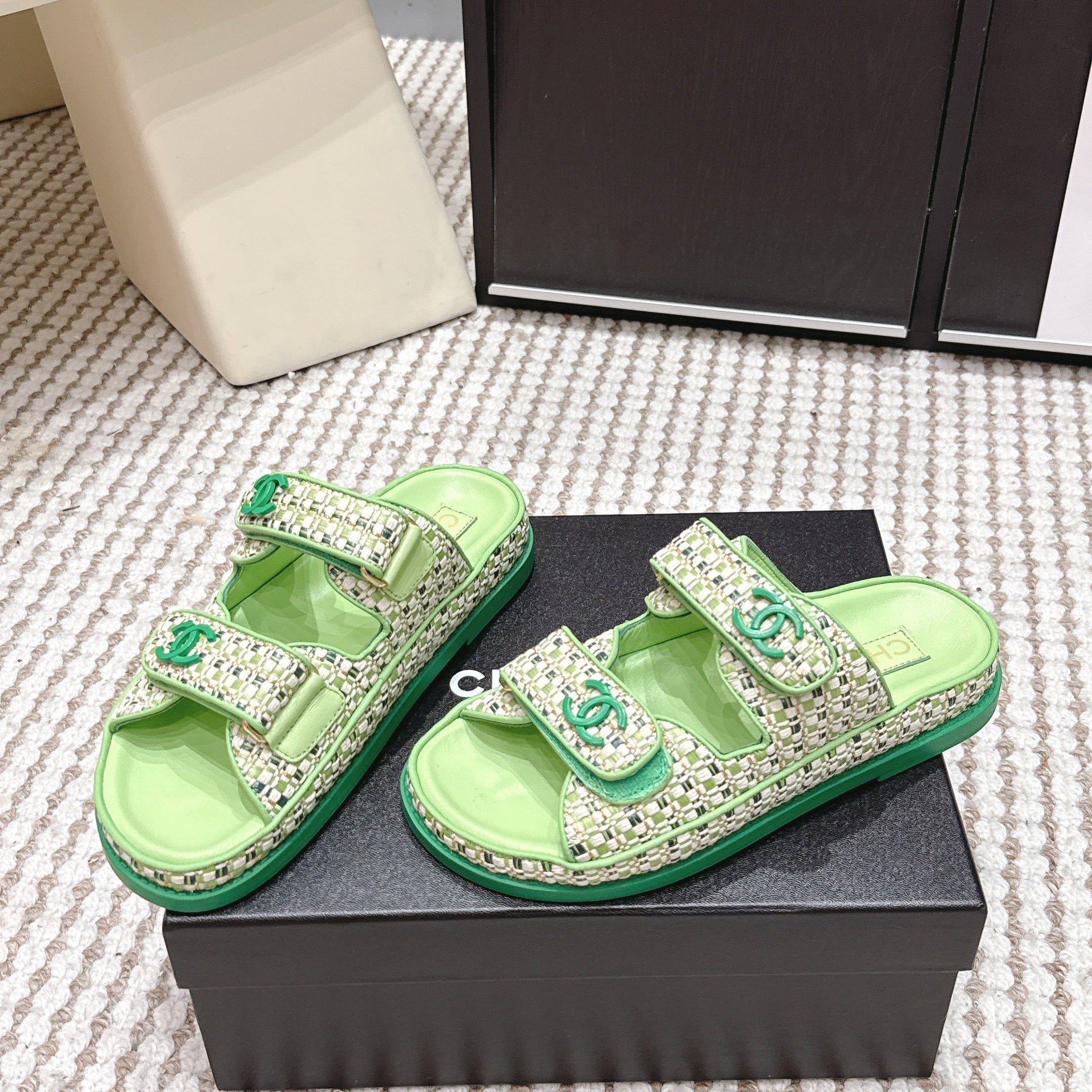 CC 26s Sandals Light Green Beige Leather Raffia 632392