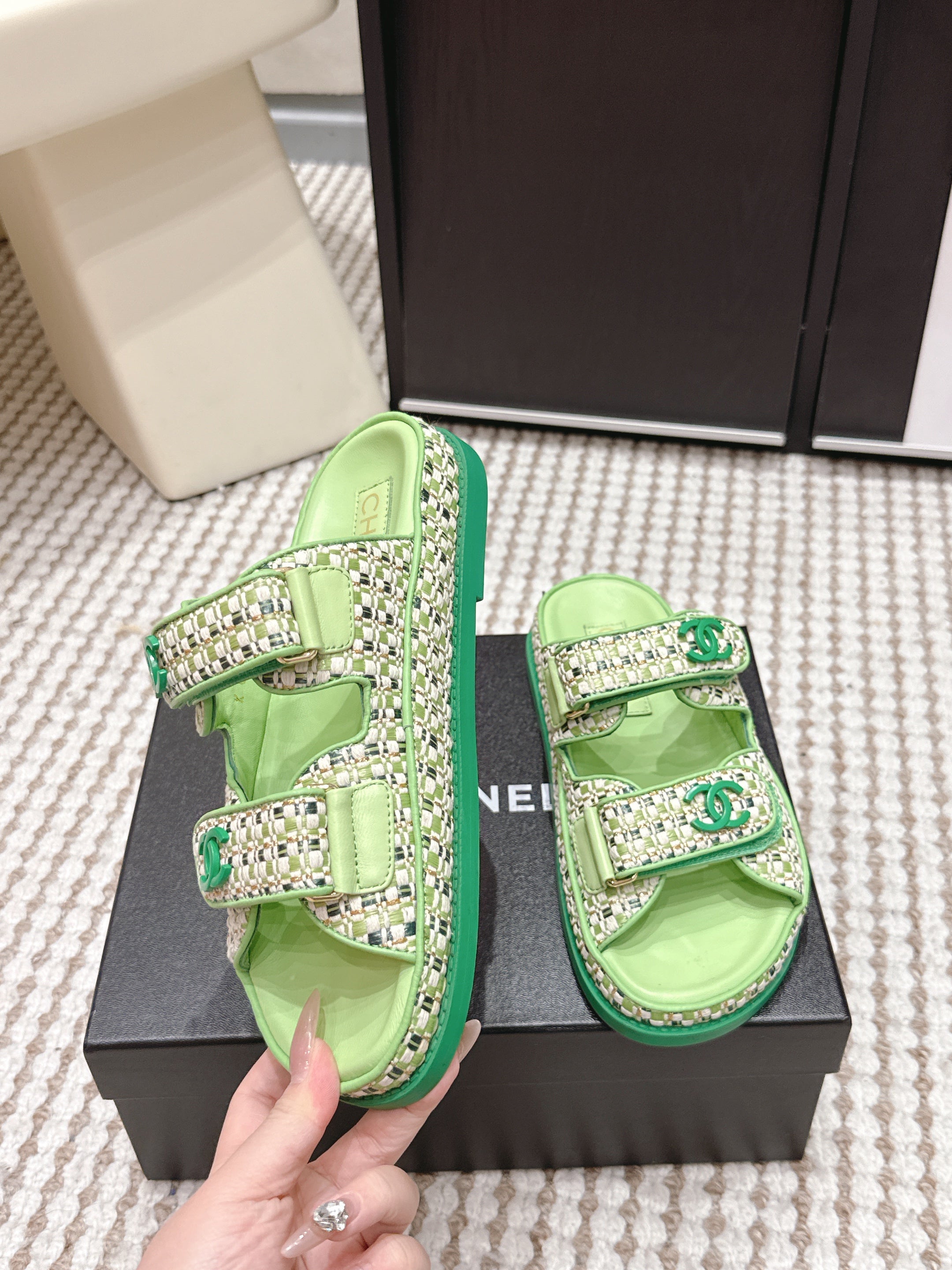 CC 26s Sandals Light Green Beige Leather Raffia 632392