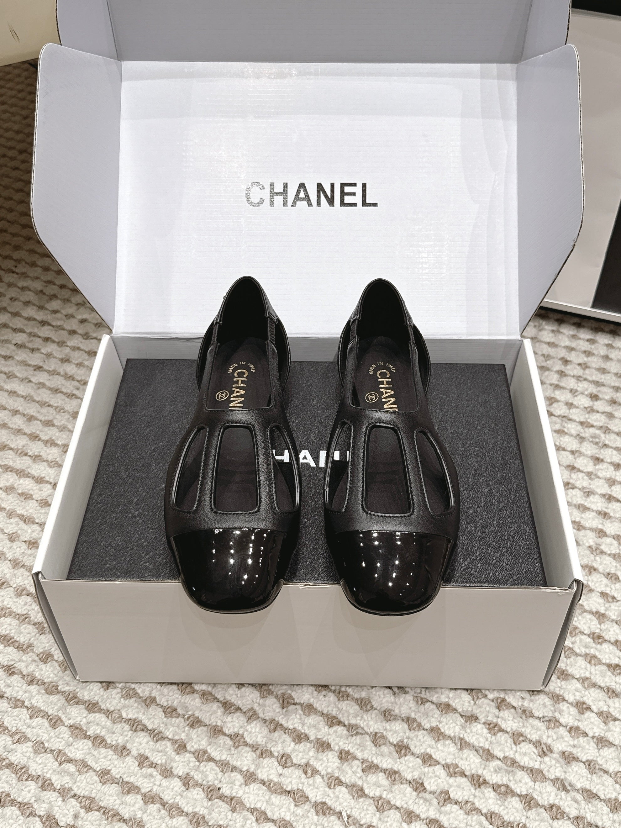 Chanel 2026 Cut-Out Ballet Flats Black Sheepskin 930620
