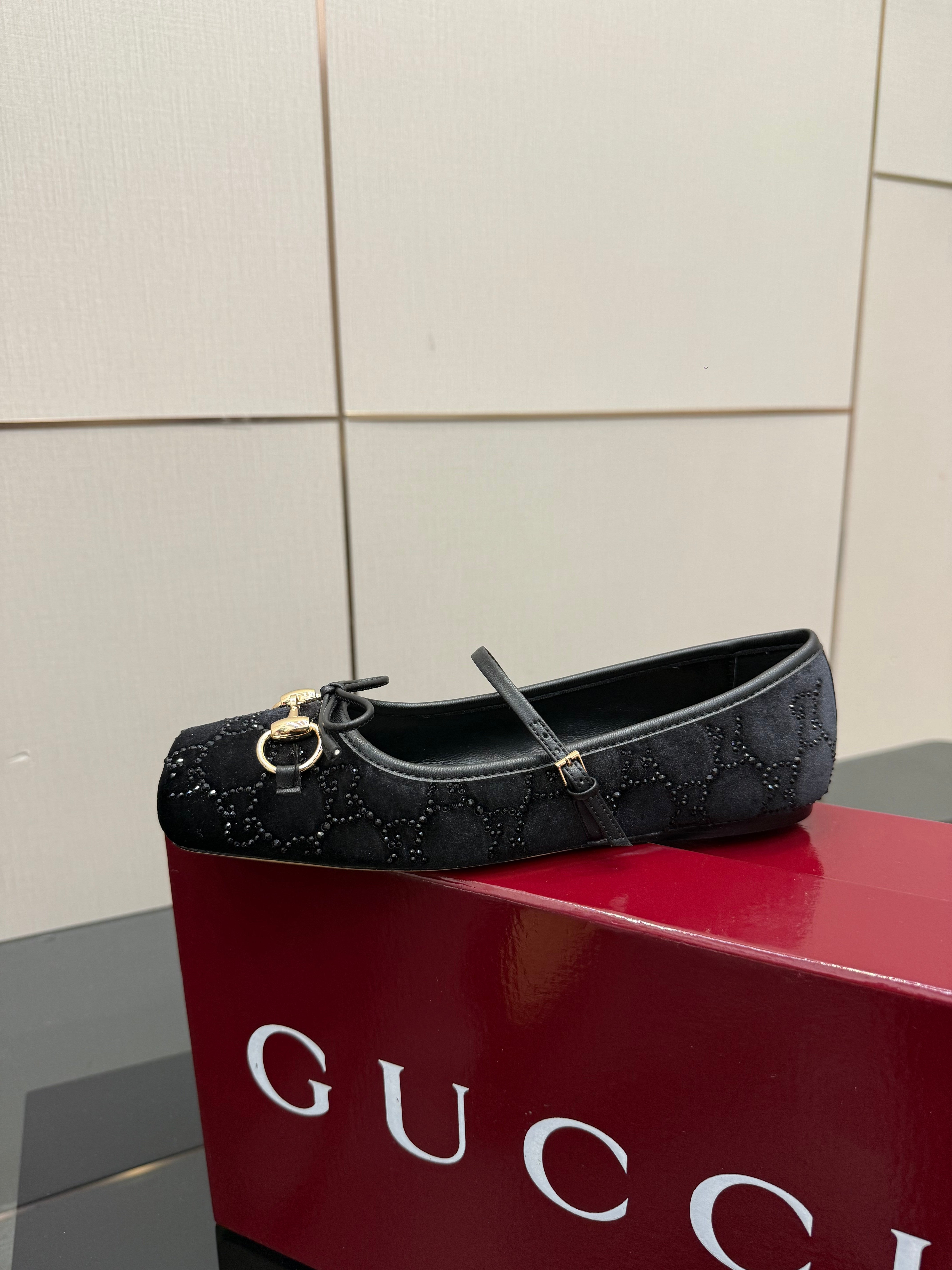 Gucci 2026 Crystal Rhinestone Ballet Flat Black Velvet Leather 629715