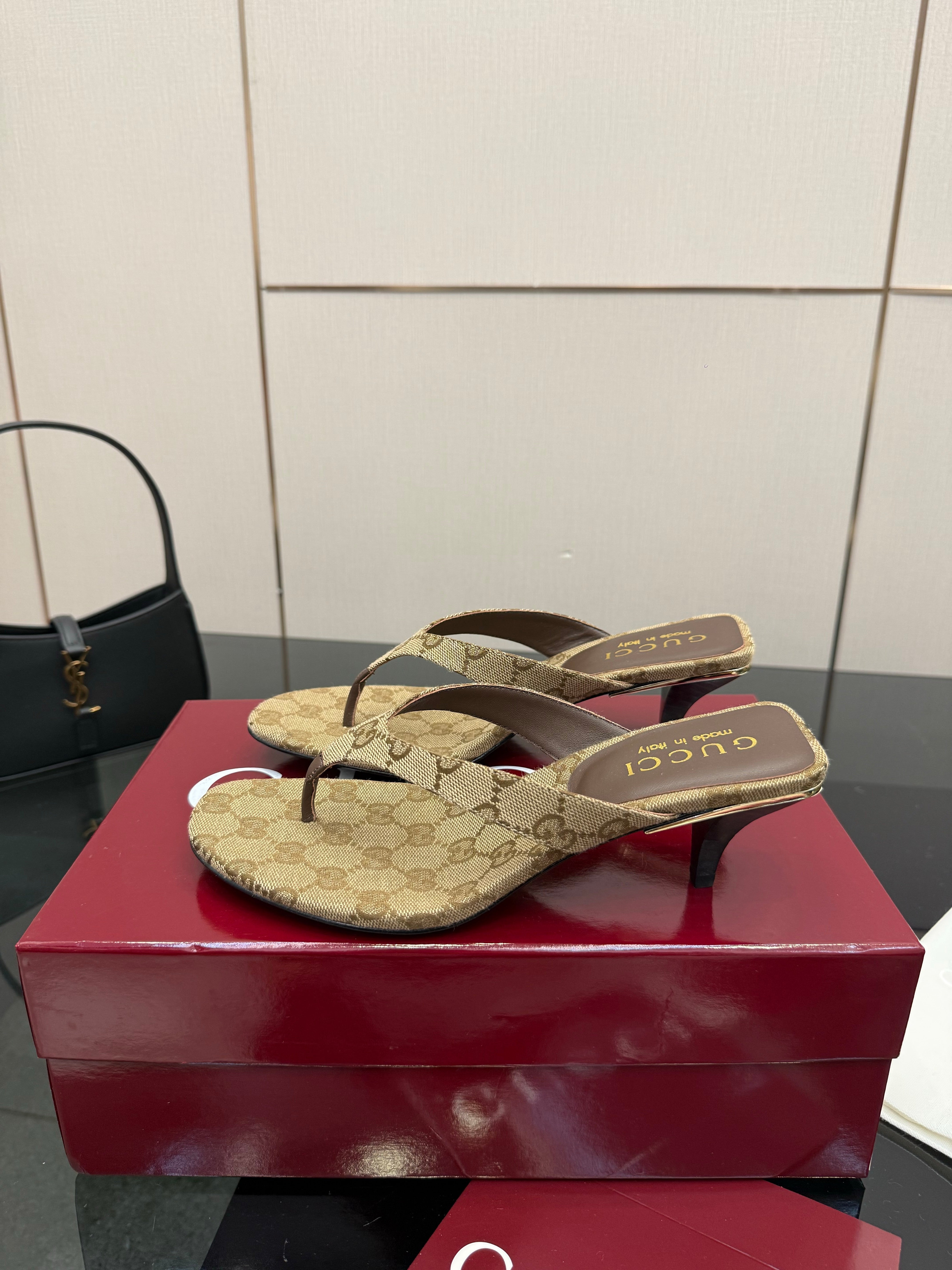Gucci 2026 Vittoria Thong Sandals 55mm Sand Brown Canvas Leather 726151