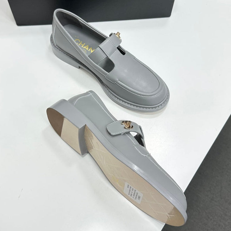 Chanel 2026 CC Turnlock Loafers Cowhide 944554
