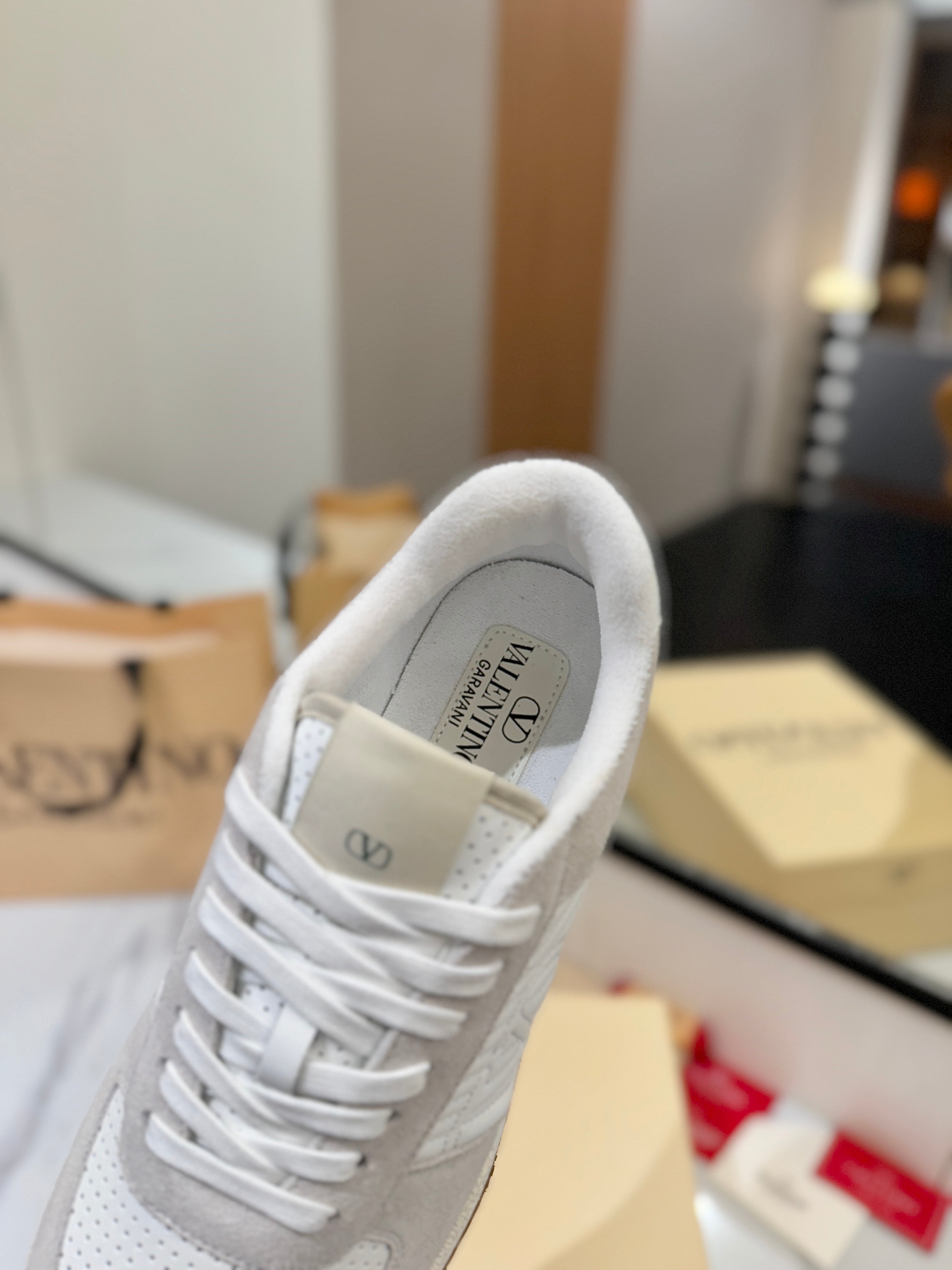 VT 25S  Casual Sneakers Light Gray White Suede Cowhide 560753