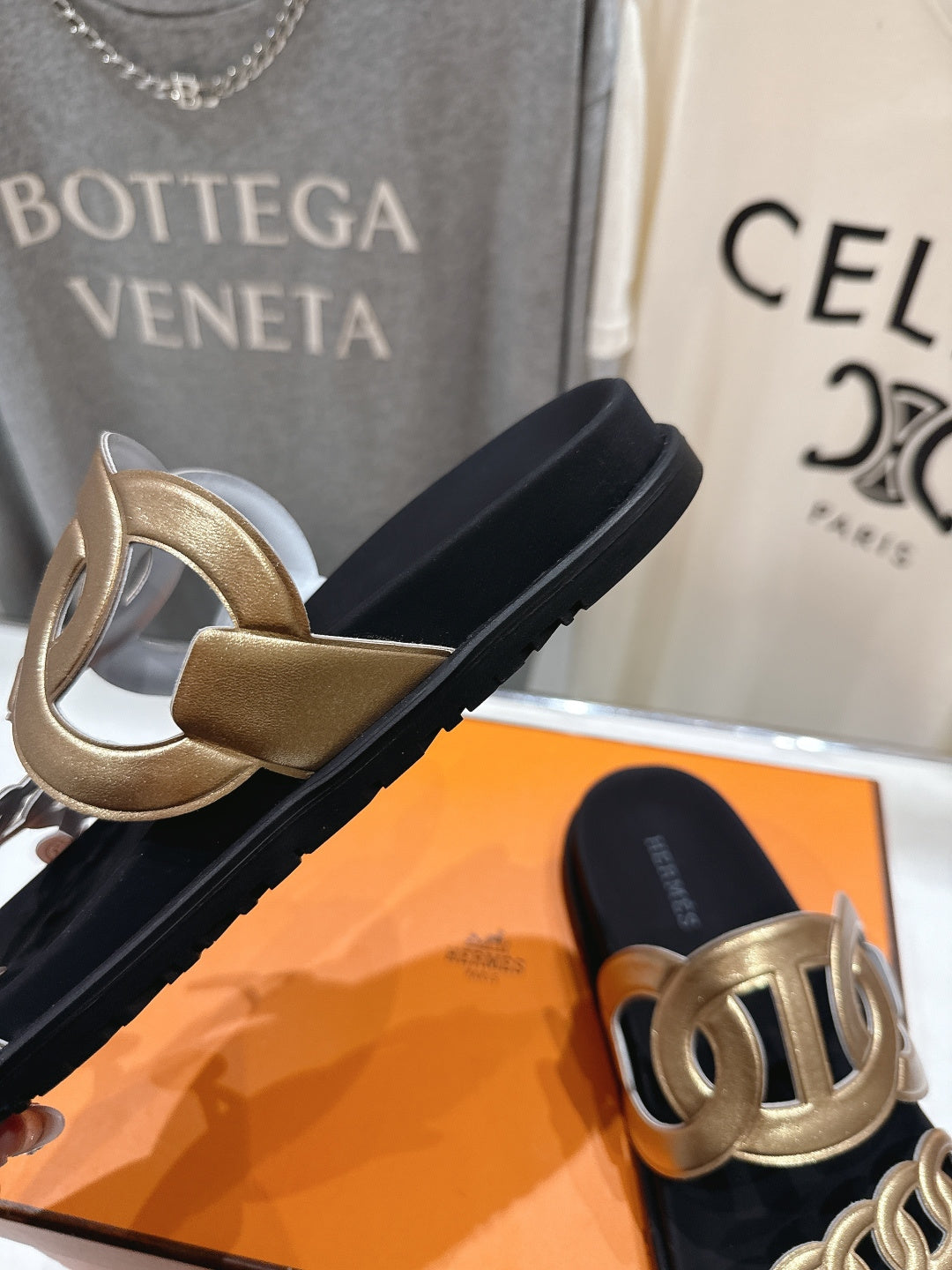 HM 26ss Pig Nose Sandals Black Champagne Gold Cowhide 641271