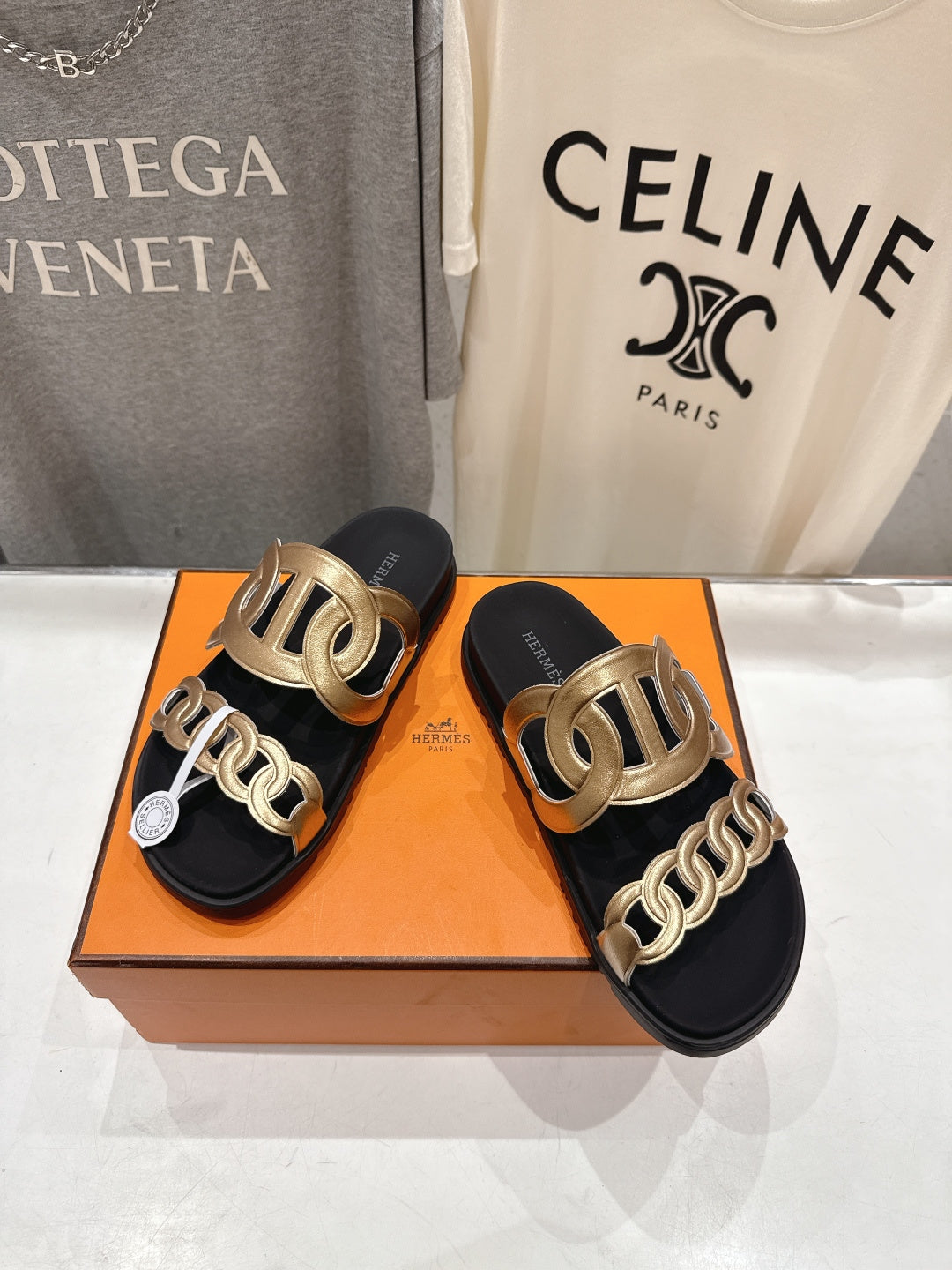 HM 26ss Pig Nose Sandals Black Champagne Gold Cowhide 641271