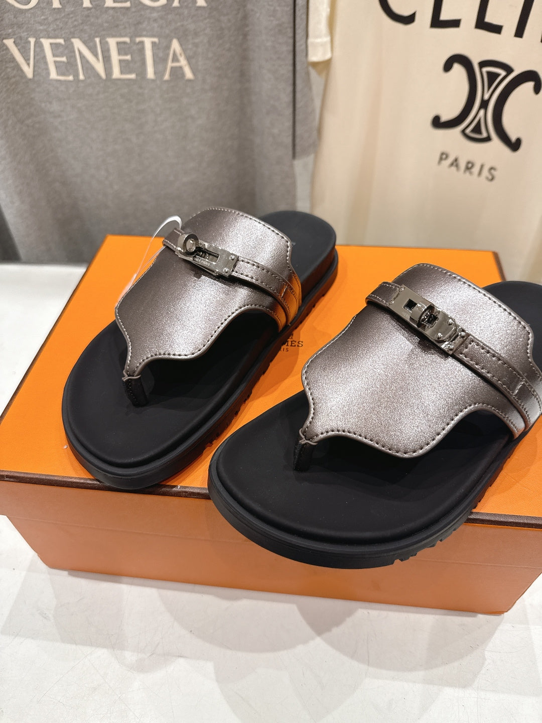 HM 26ss Sandals Black Sliver Metallic Cowhide 641274