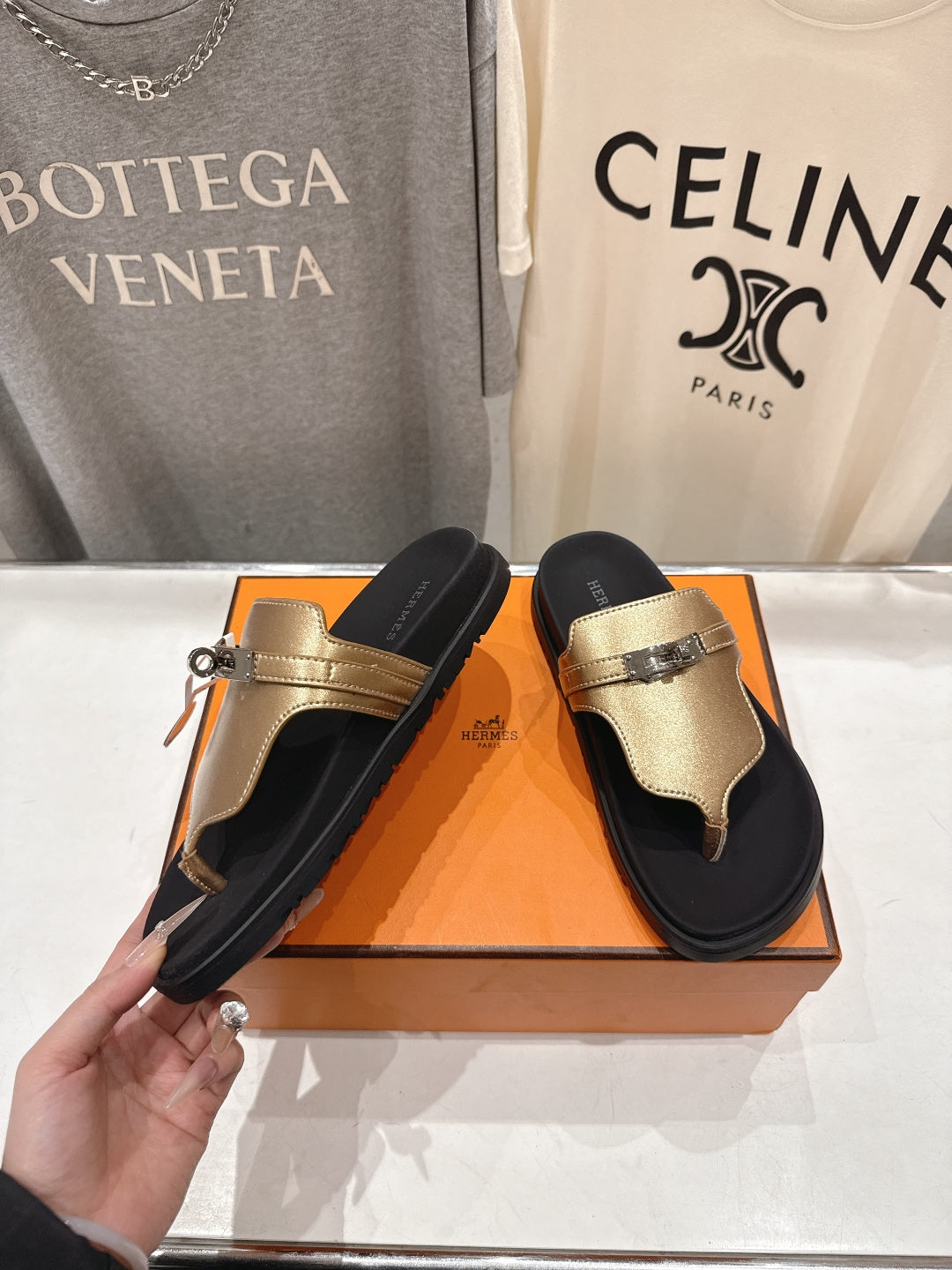 HM 26ss Sandals Black Champagne Gold Cowhide 641275