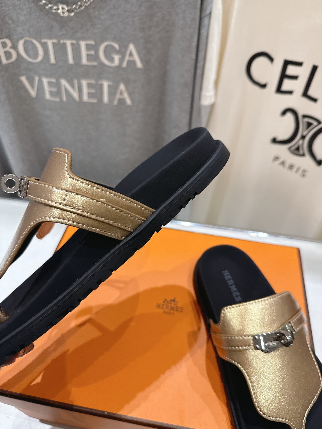 HM 26ss Sandals Black Champagne Gold Cowhide 641275