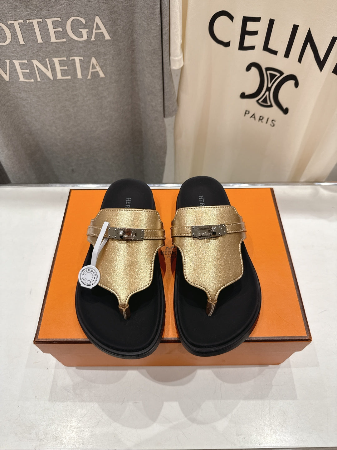 HM 26ss Sandals Black Champagne Gold Cowhide 641275