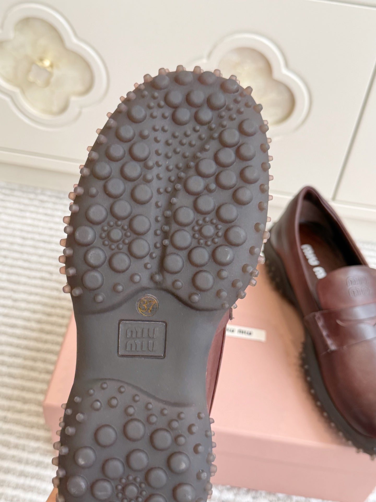 Miumiu 2026 Retro Distressed Loafers Cowhide 955676