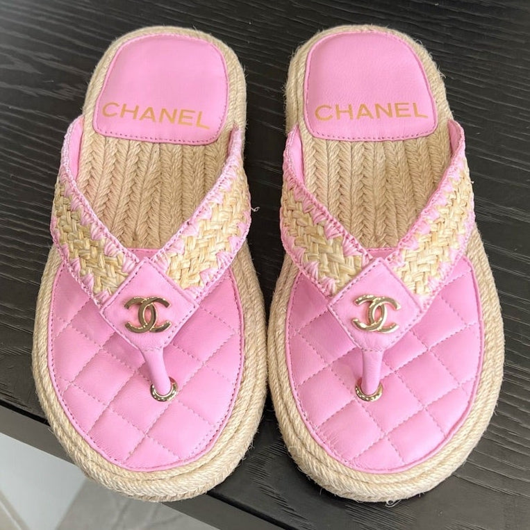 Chanel 2026 Flip-Flops Sandals Straw Leather 977297