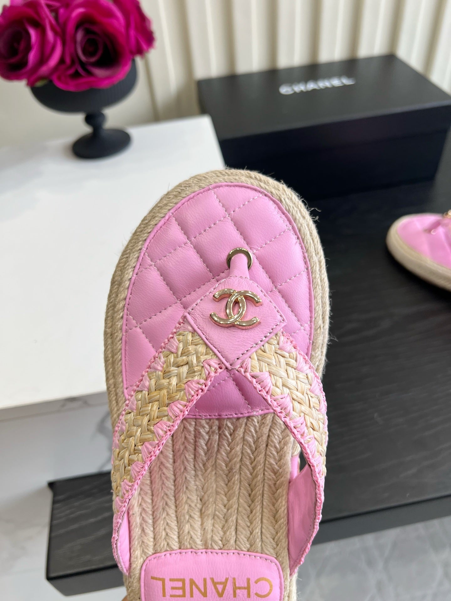 Chanel 2026 Flip-Flops Sandals Straw Leather 977297