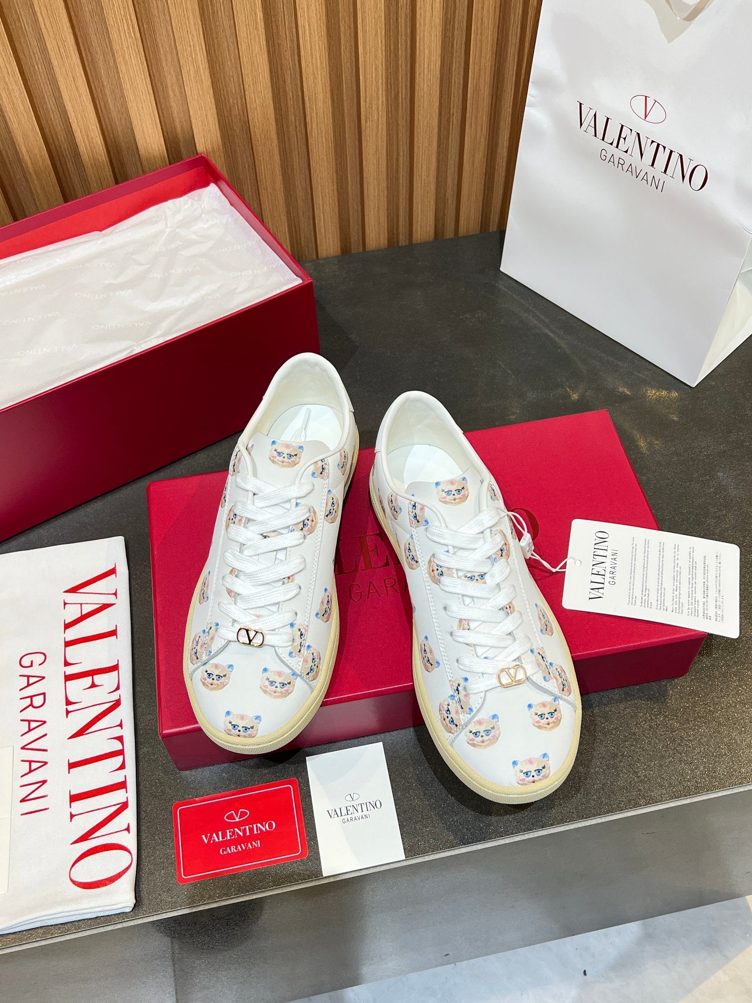 VT 25S  Casual Sneakers  White Beige Cowhide 563090