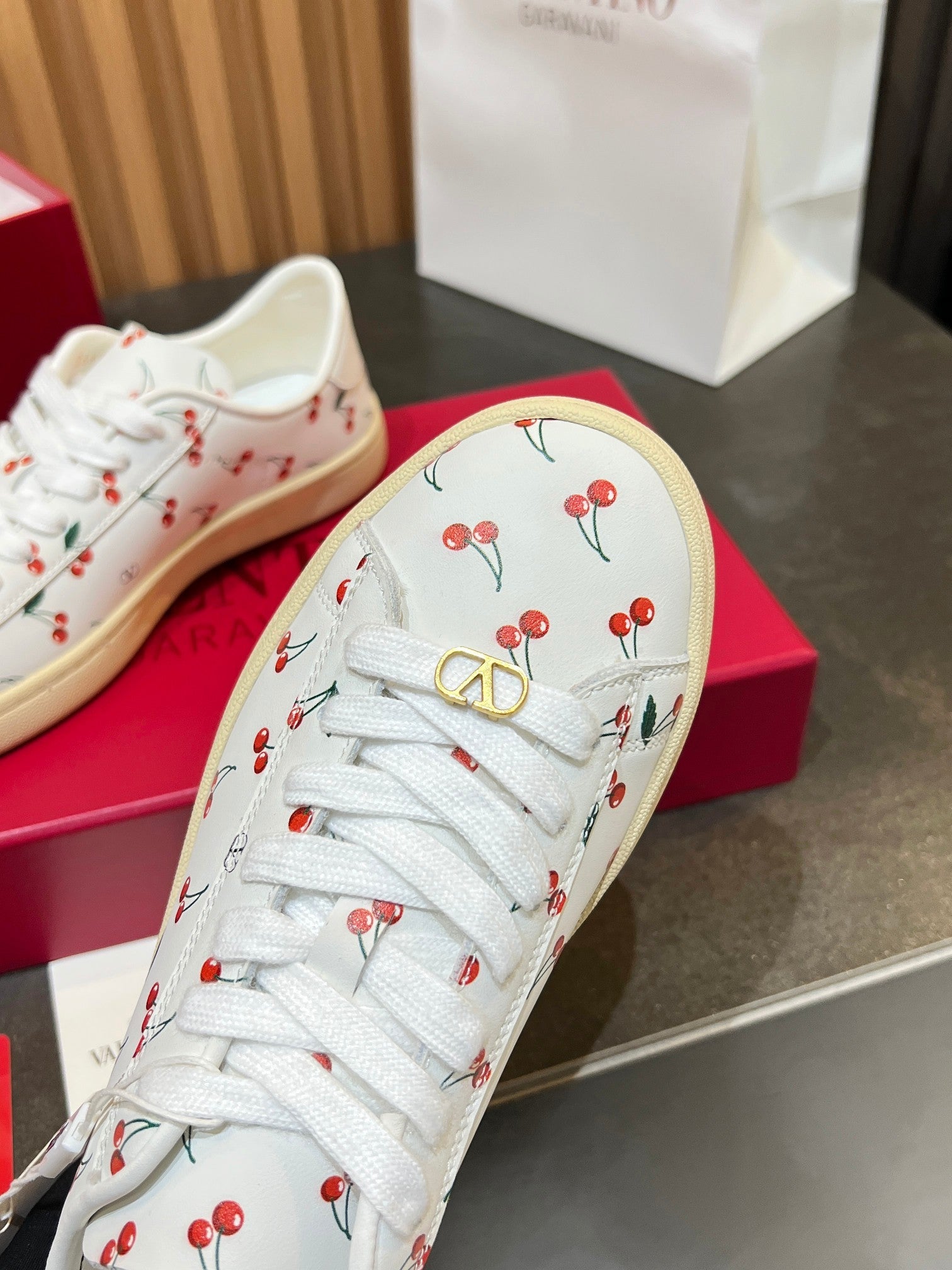 VT 25S  Casual Sneakers White Red Cowhide 563091