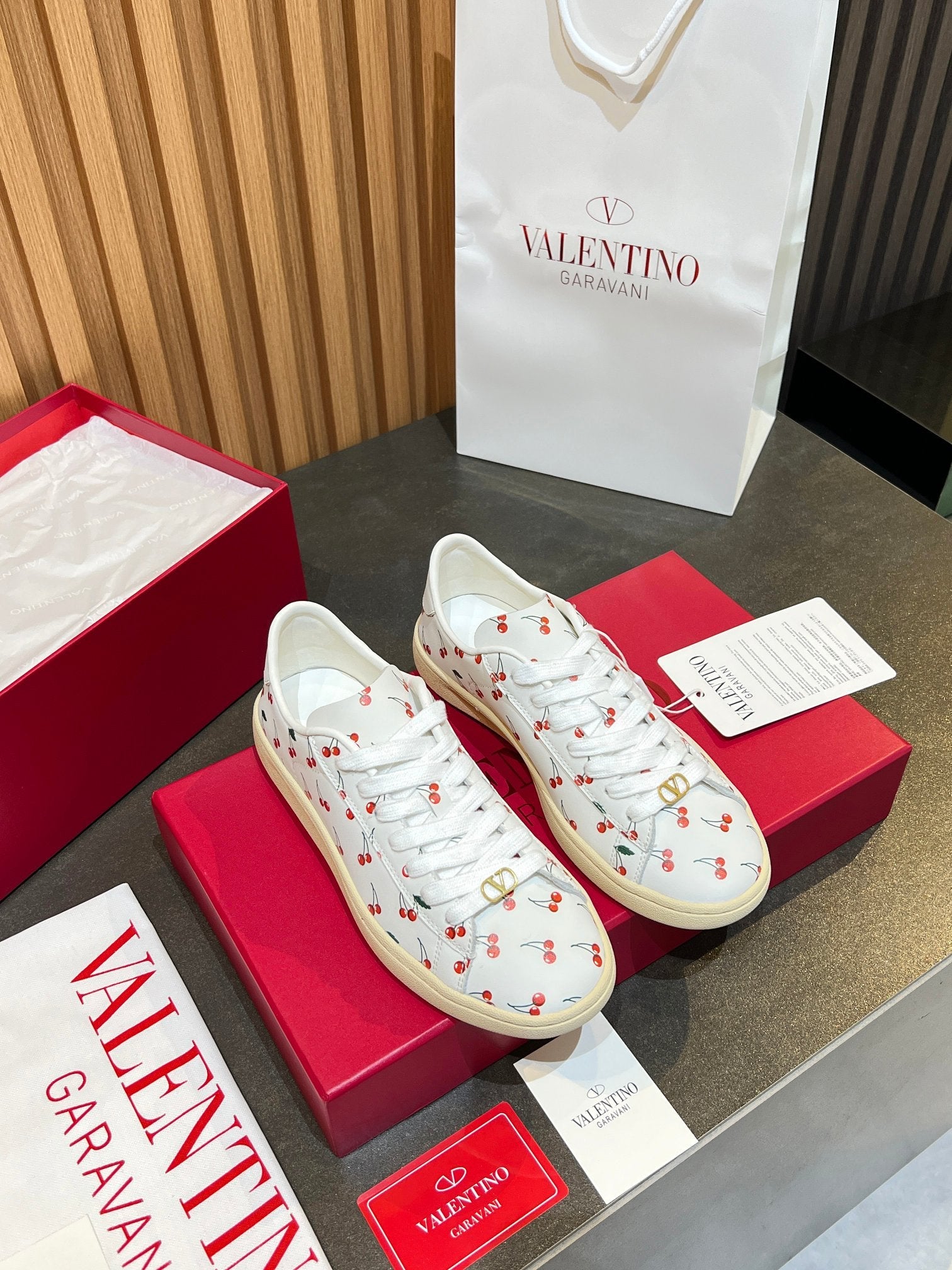 VT 25S  Casual Sneakers White Red Cowhide 563091